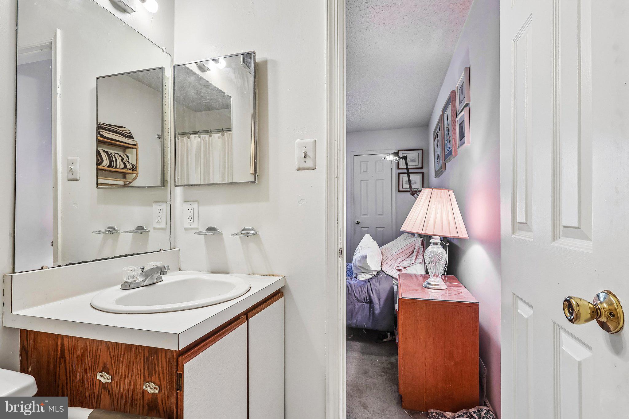SAW MILL VALLEY - Residential