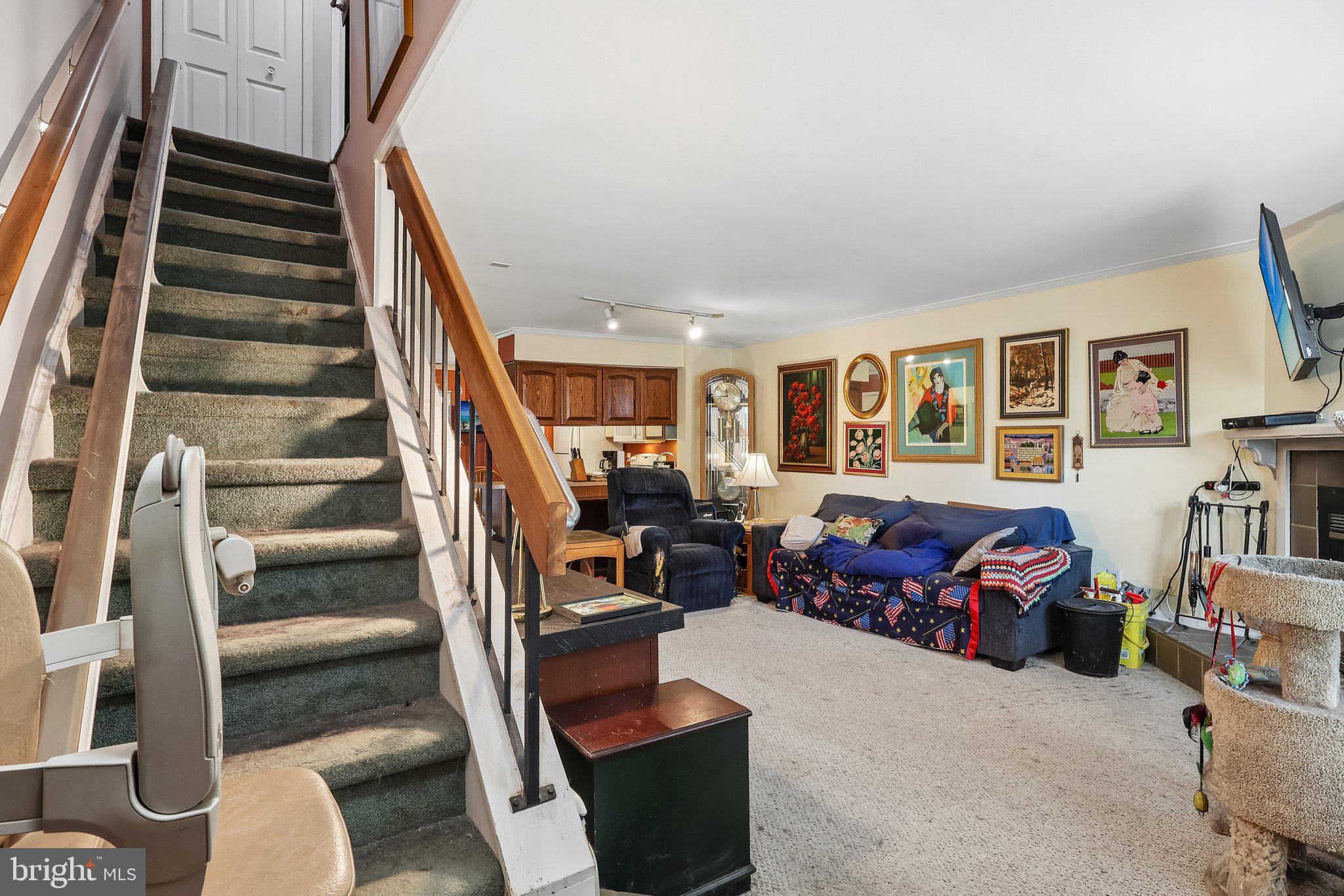 SAW MILL VALLEY - Residential