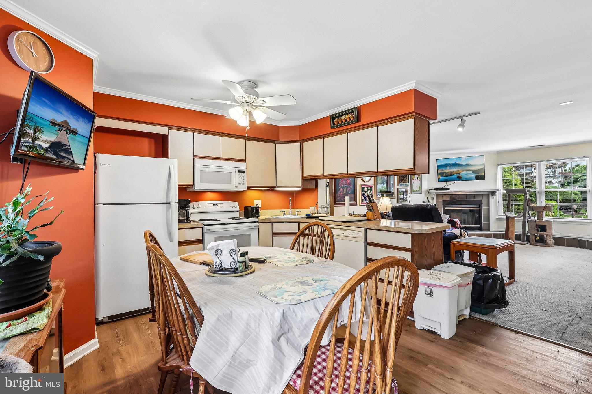 SAW MILL VALLEY - Residential