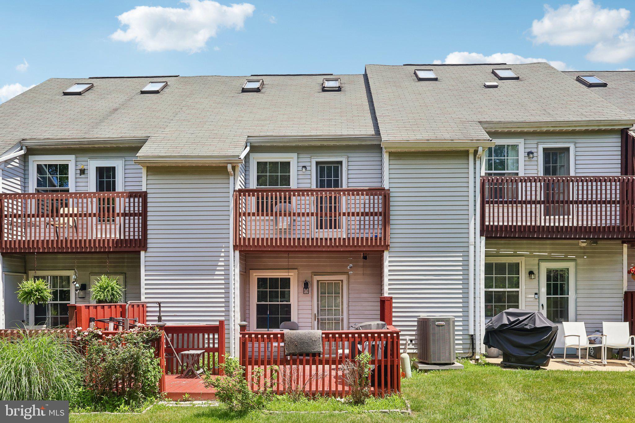 SAW MILL VALLEY - Residential