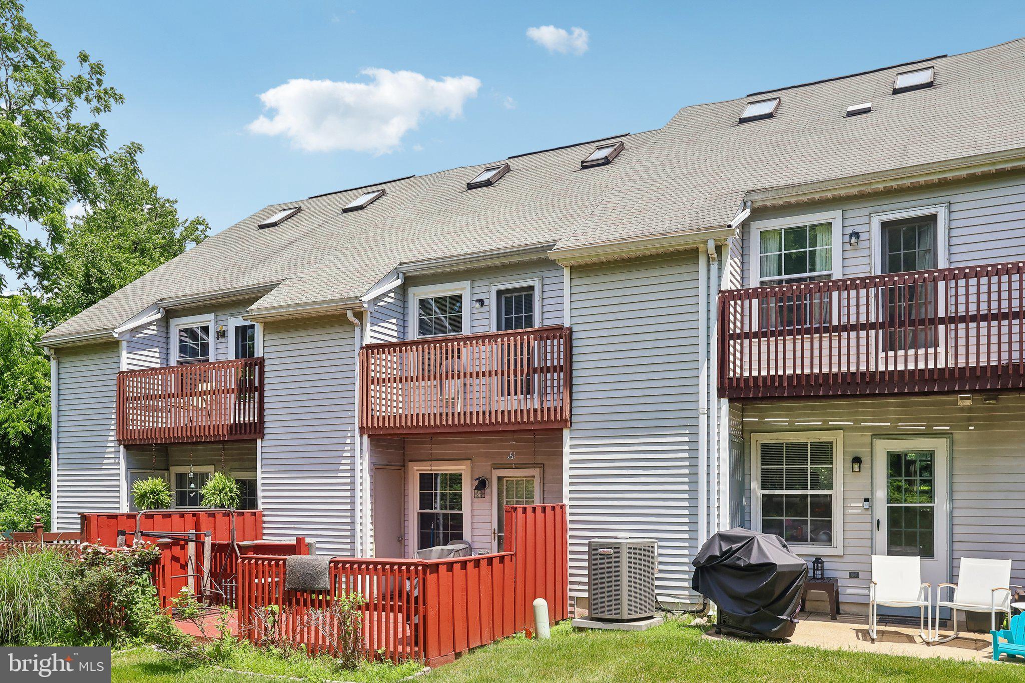 SAW MILL VALLEY - Residential