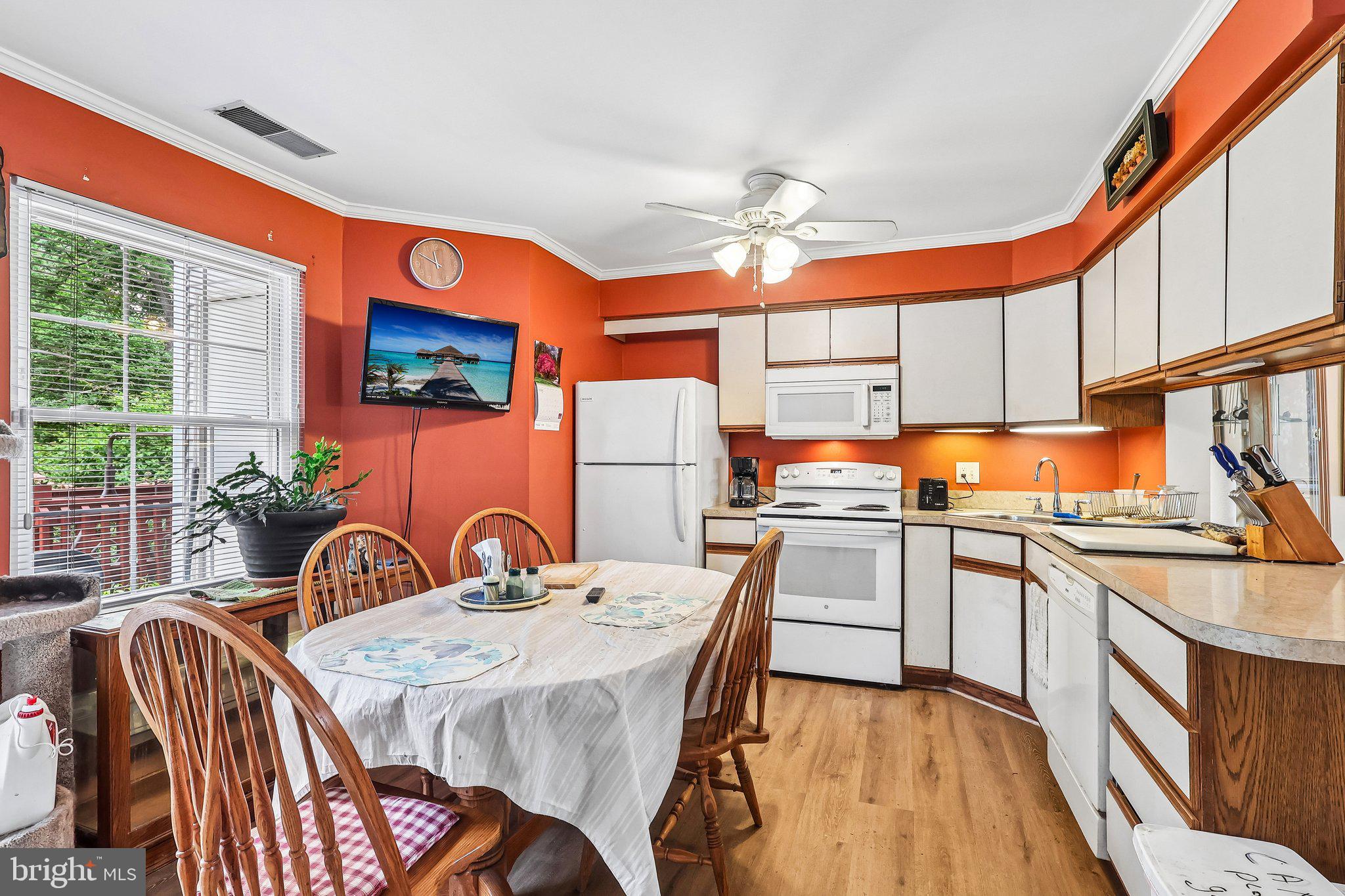 SAW MILL VALLEY - Residential