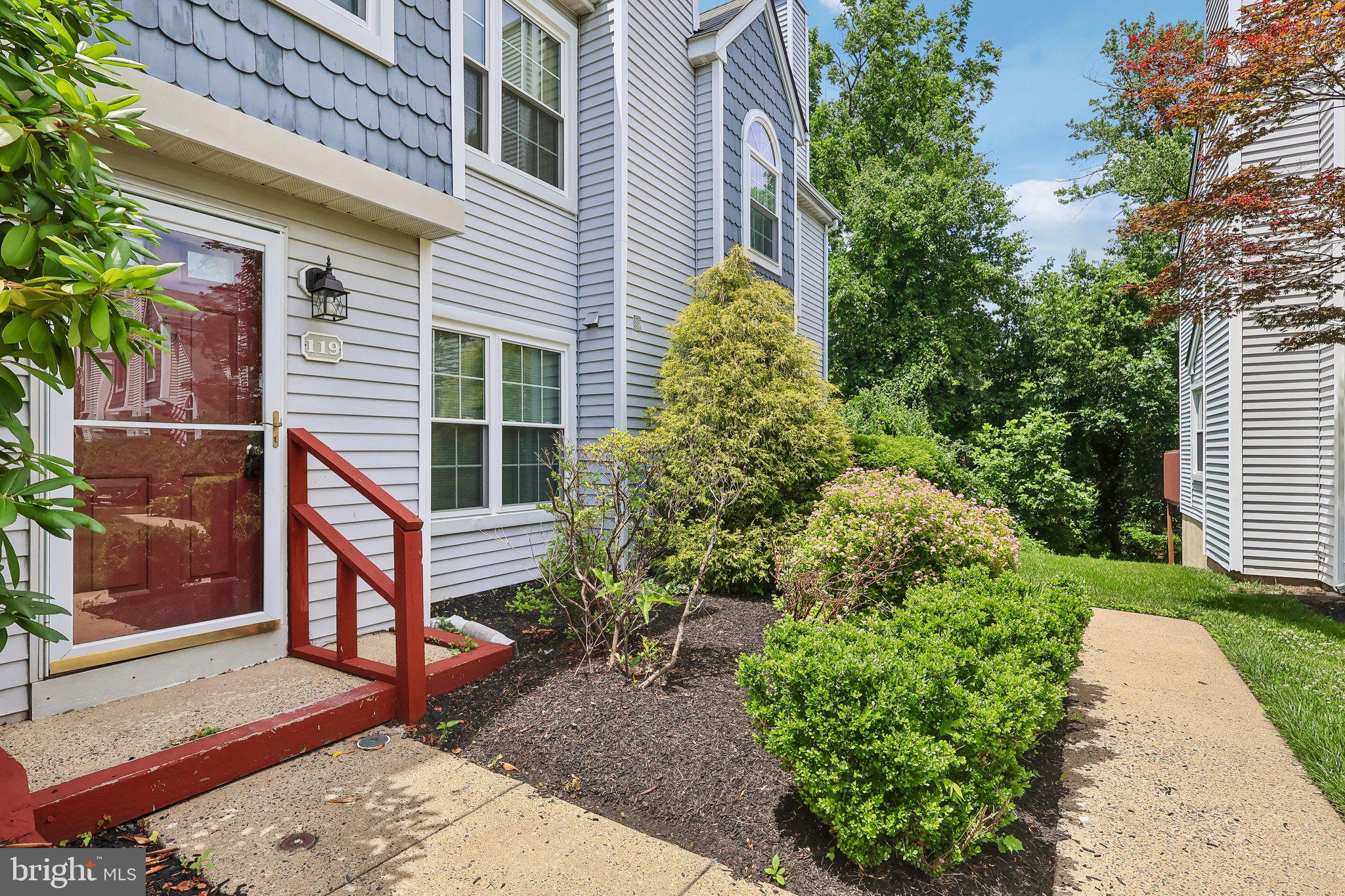 SAW MILL VALLEY - Residential