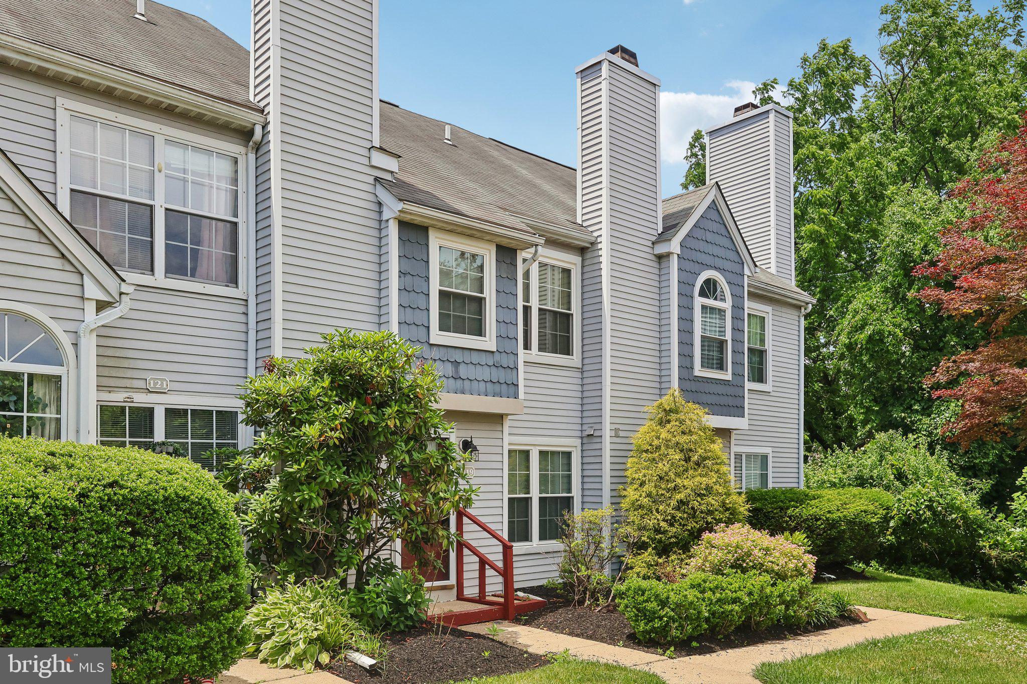 SAW MILL VALLEY - Residential