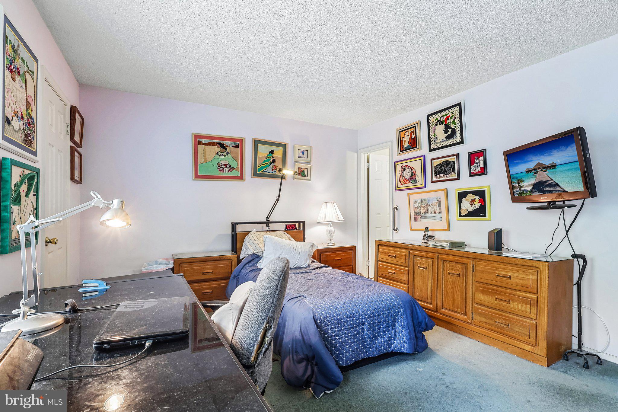 SAW MILL VALLEY - Residential