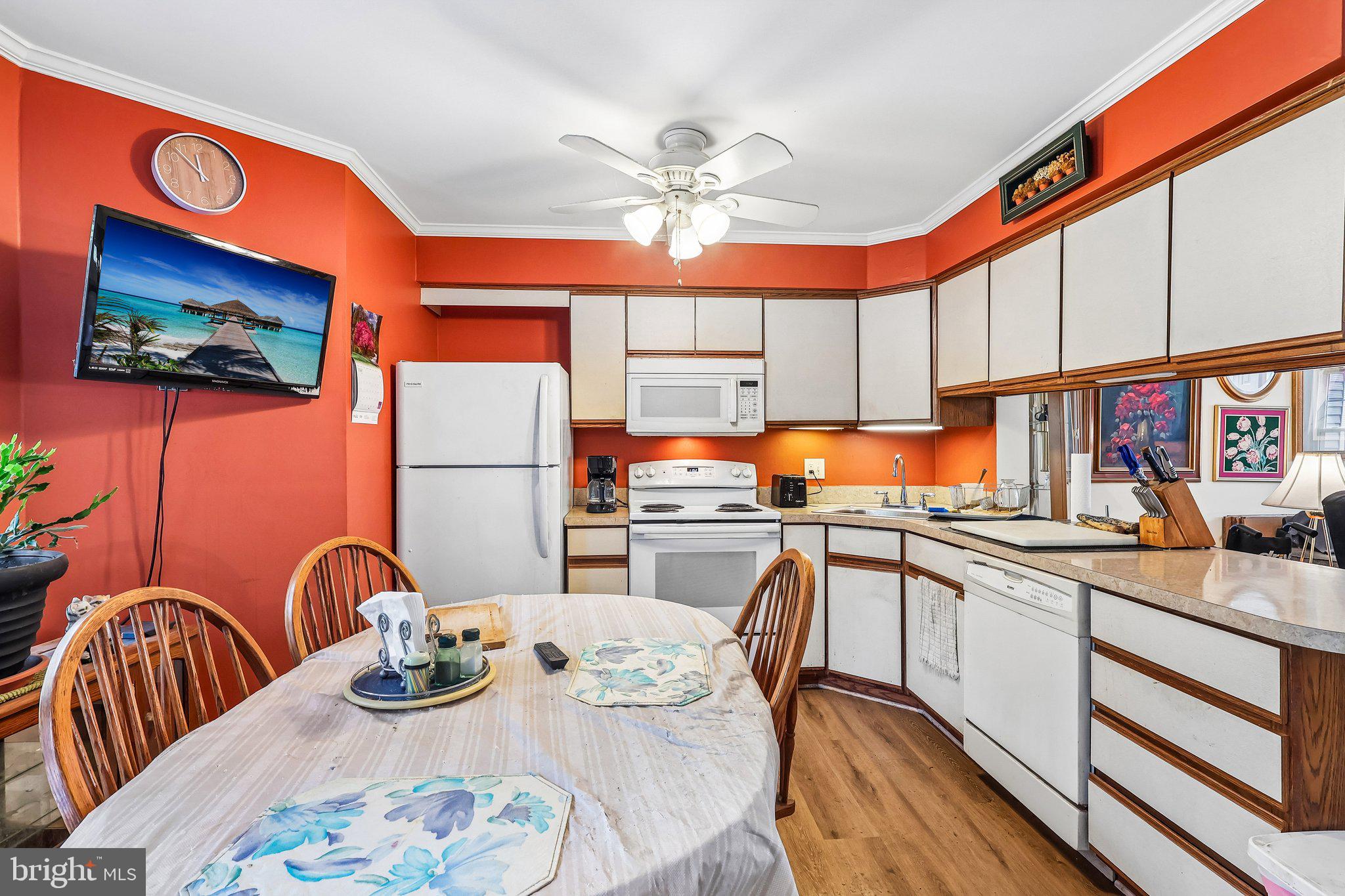SAW MILL VALLEY - Residential