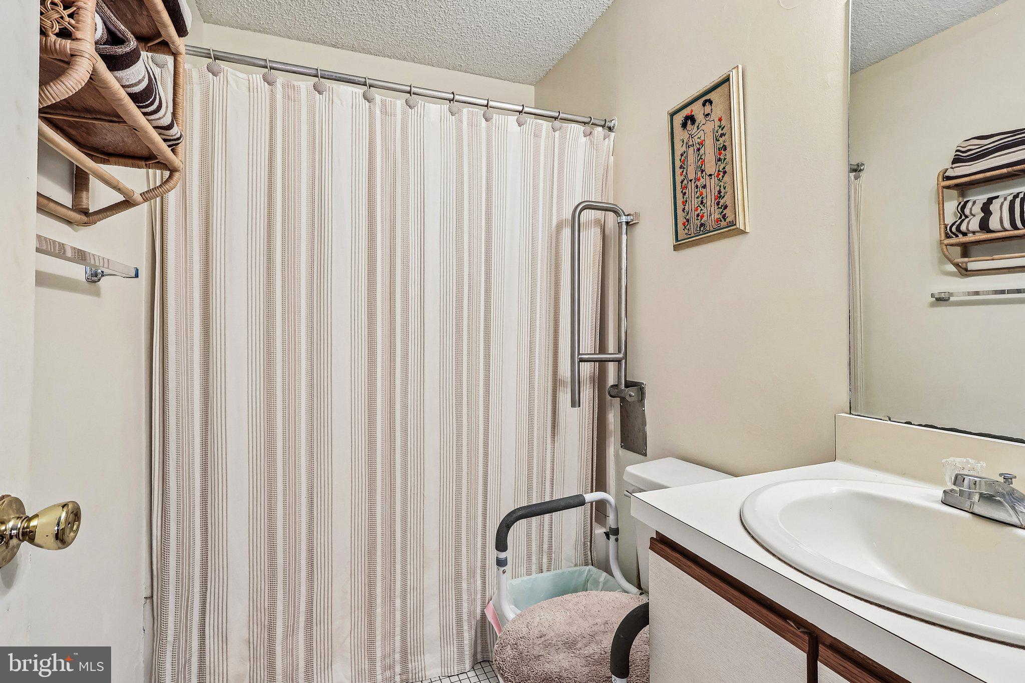 SAW MILL VALLEY - Residential