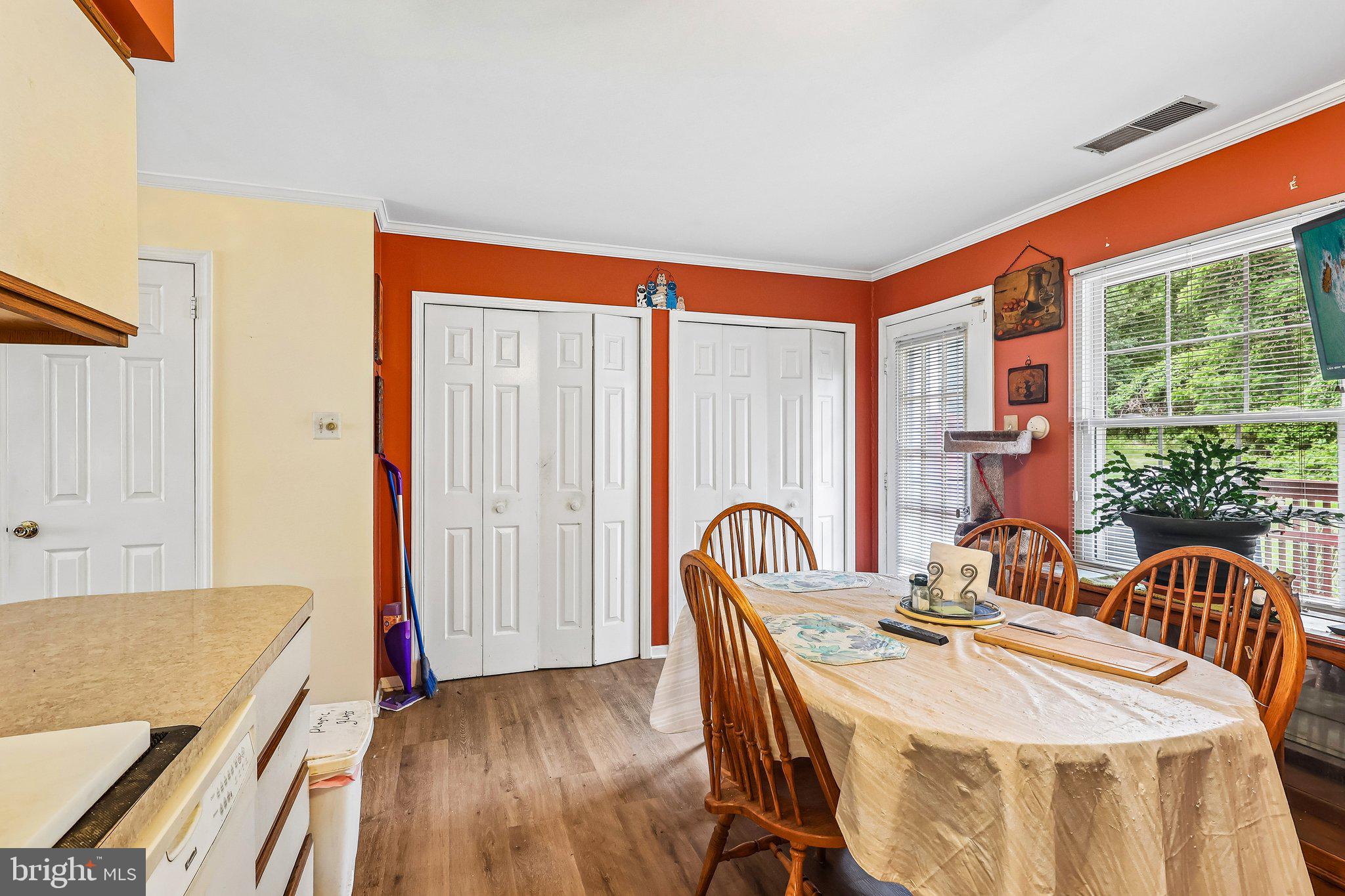 SAW MILL VALLEY - Residential