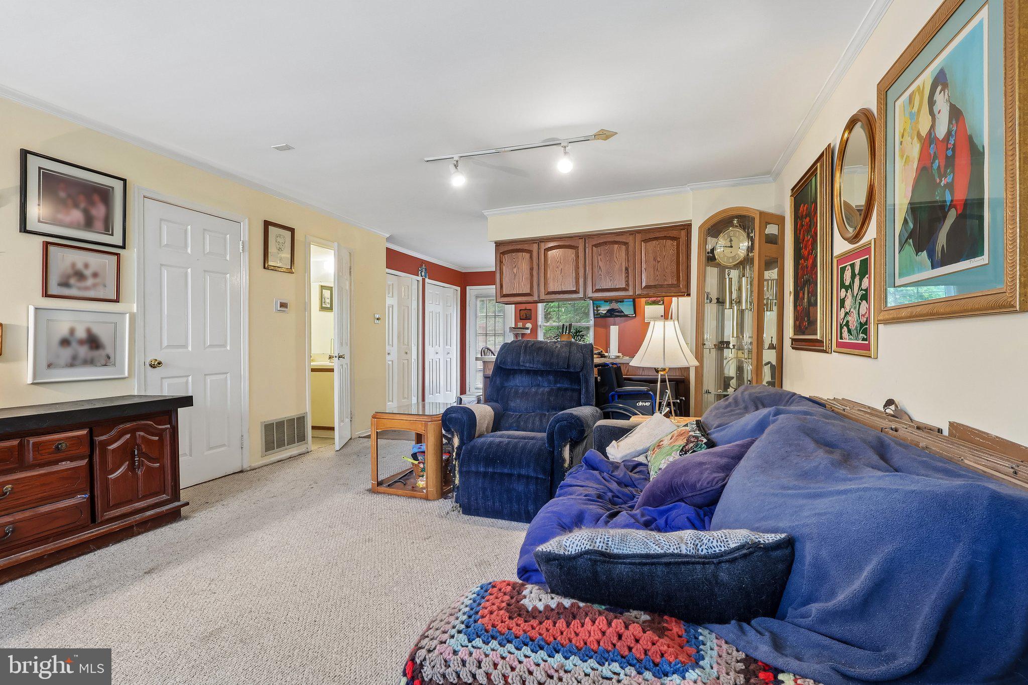 SAW MILL VALLEY - Residential