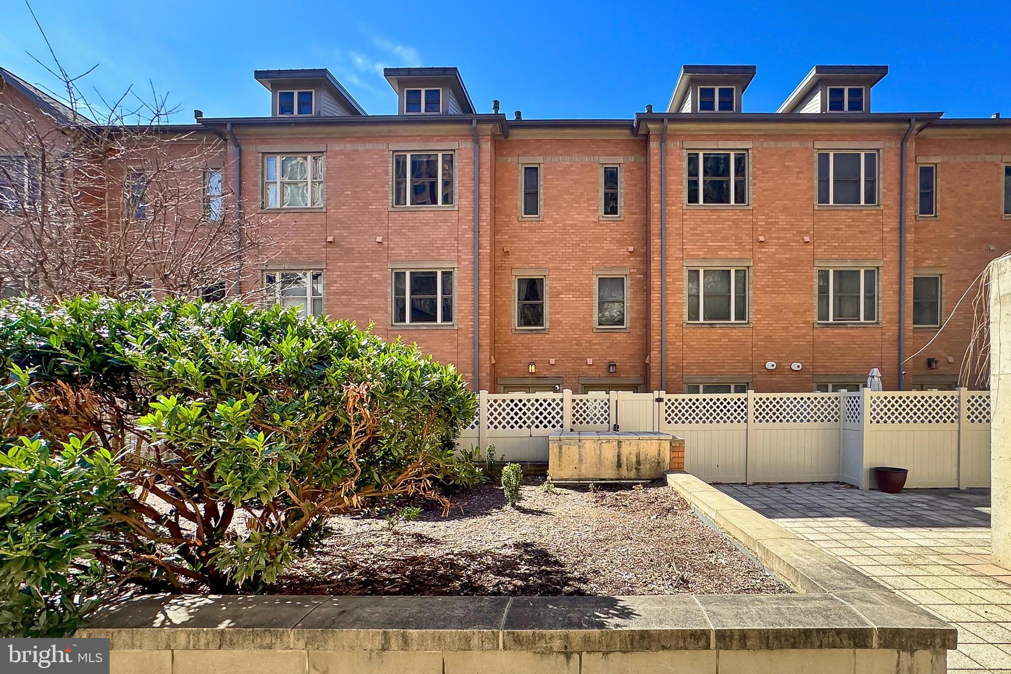 VISTA ON COURTHOUSE - Residential