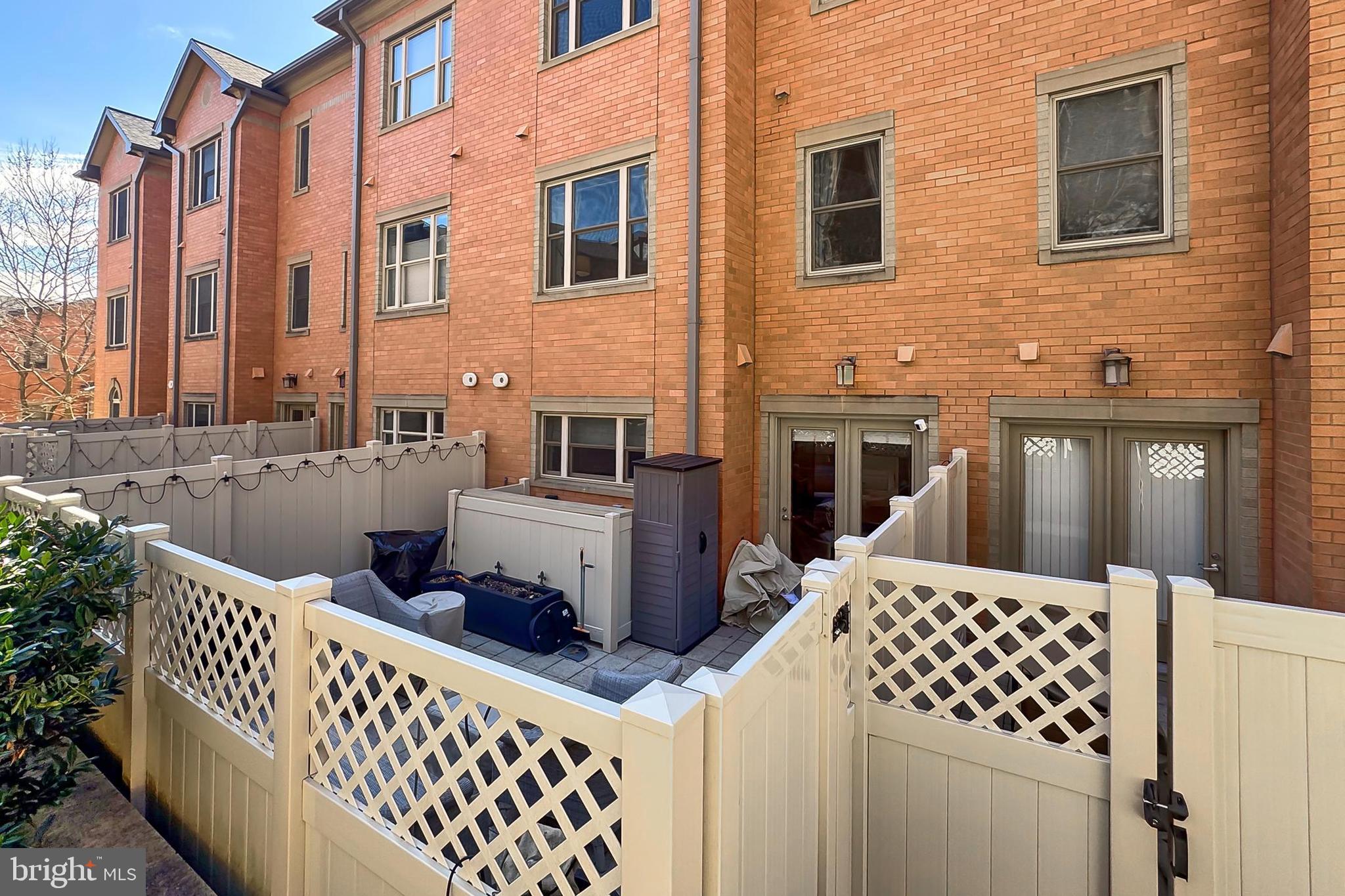 VISTA ON COURTHOUSE - Residential