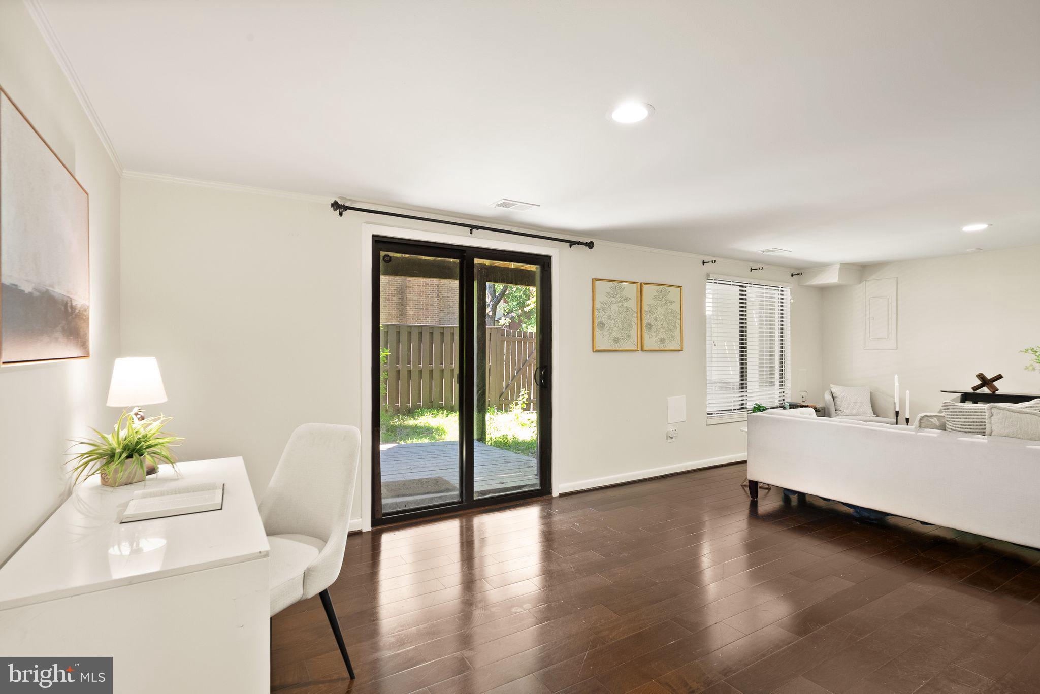 RESTON - Residential