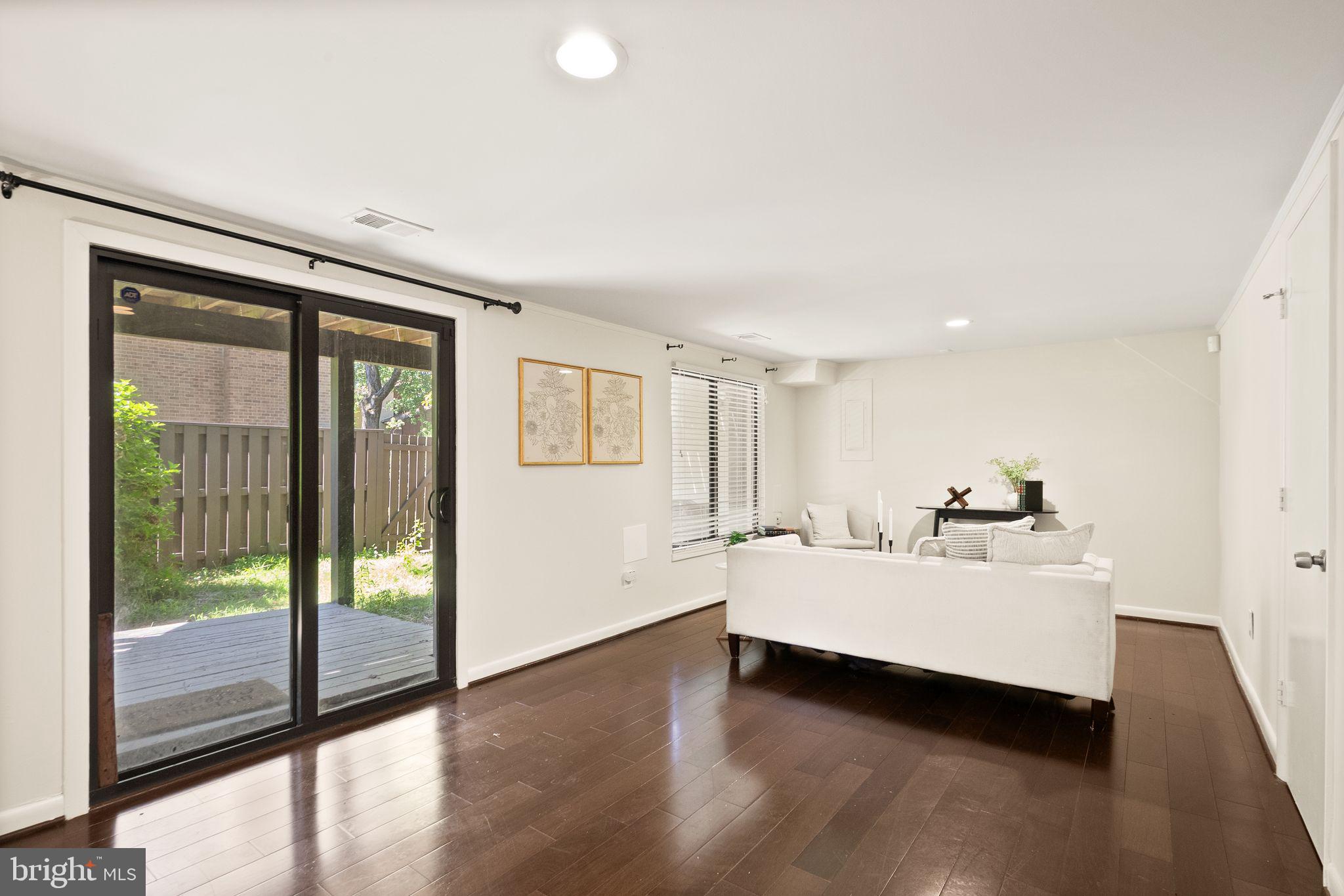 RESTON - Residential