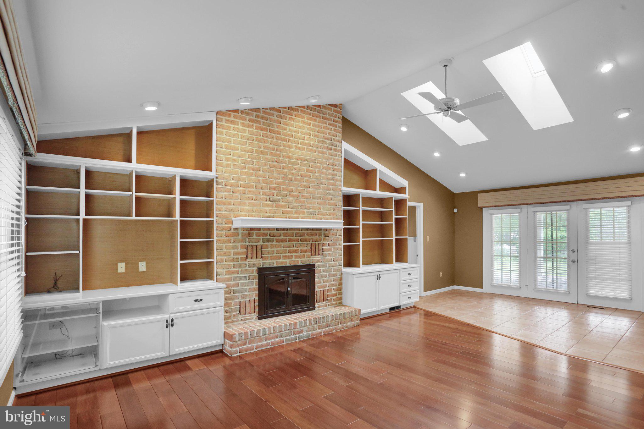 COLONY PARK - Residential
