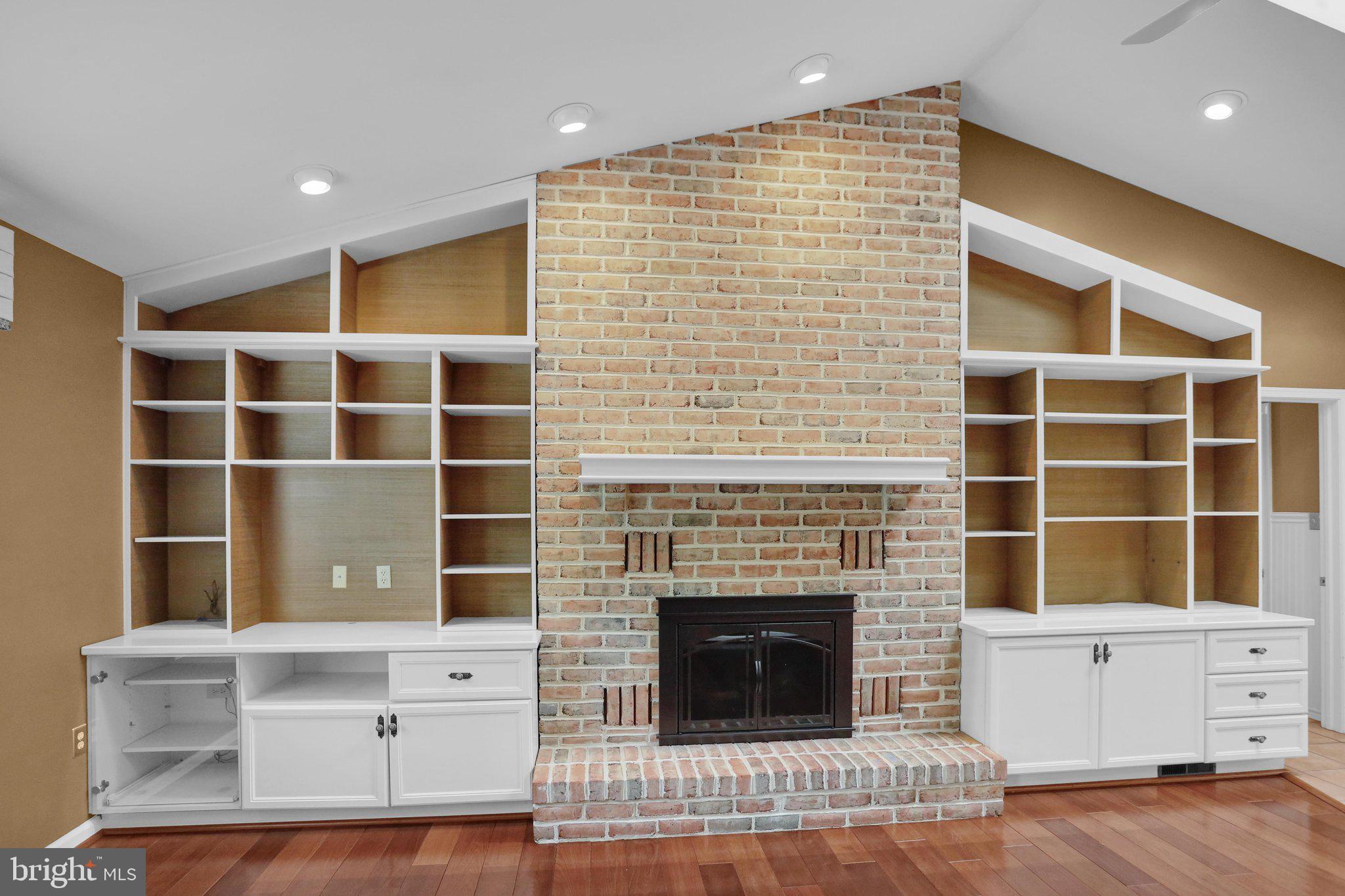 COLONY PARK - Residential