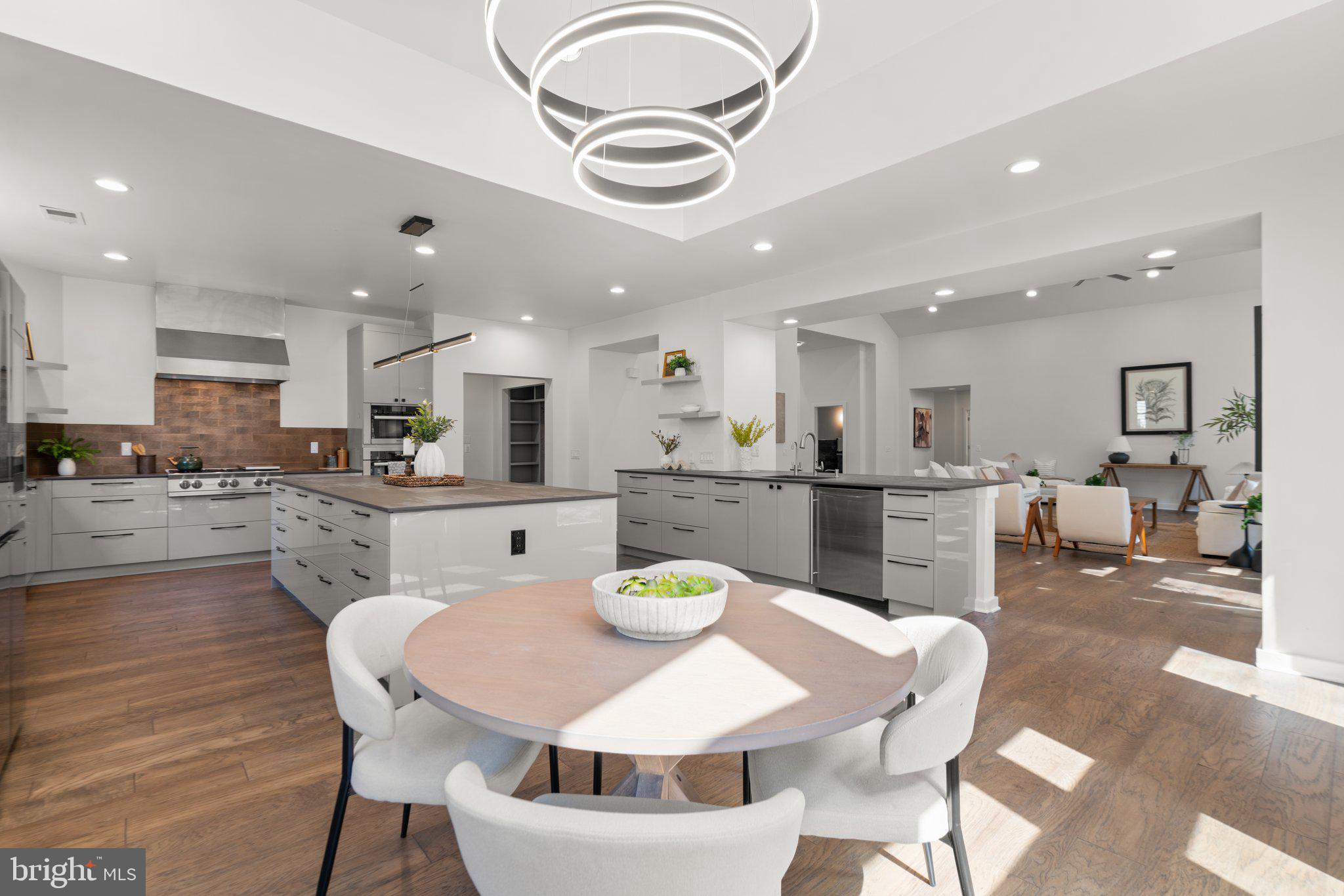 LAKEWOOD ESTATES - Residential