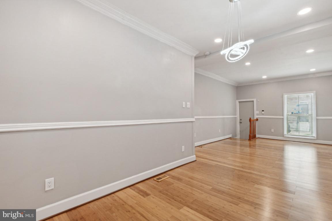 MILL HILL - Residential