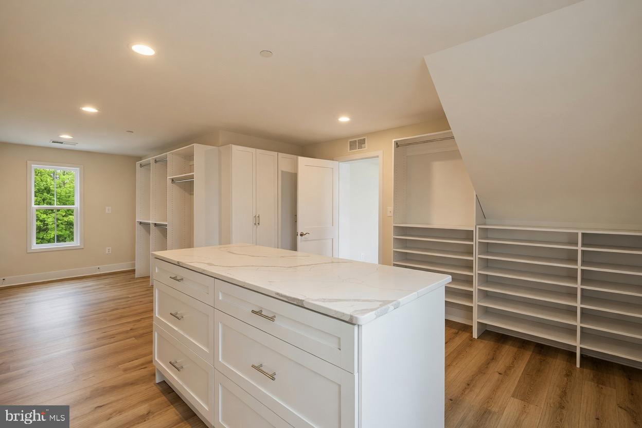 ROUND BAY - Residential