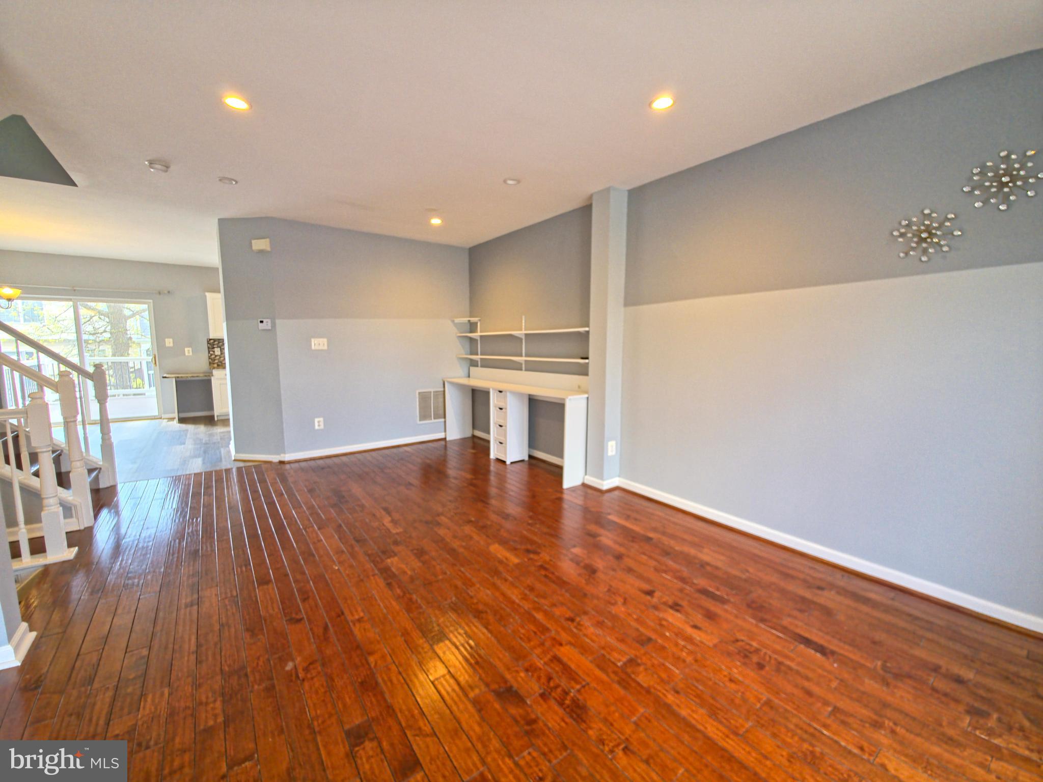 SOUTH RIDING - Residential