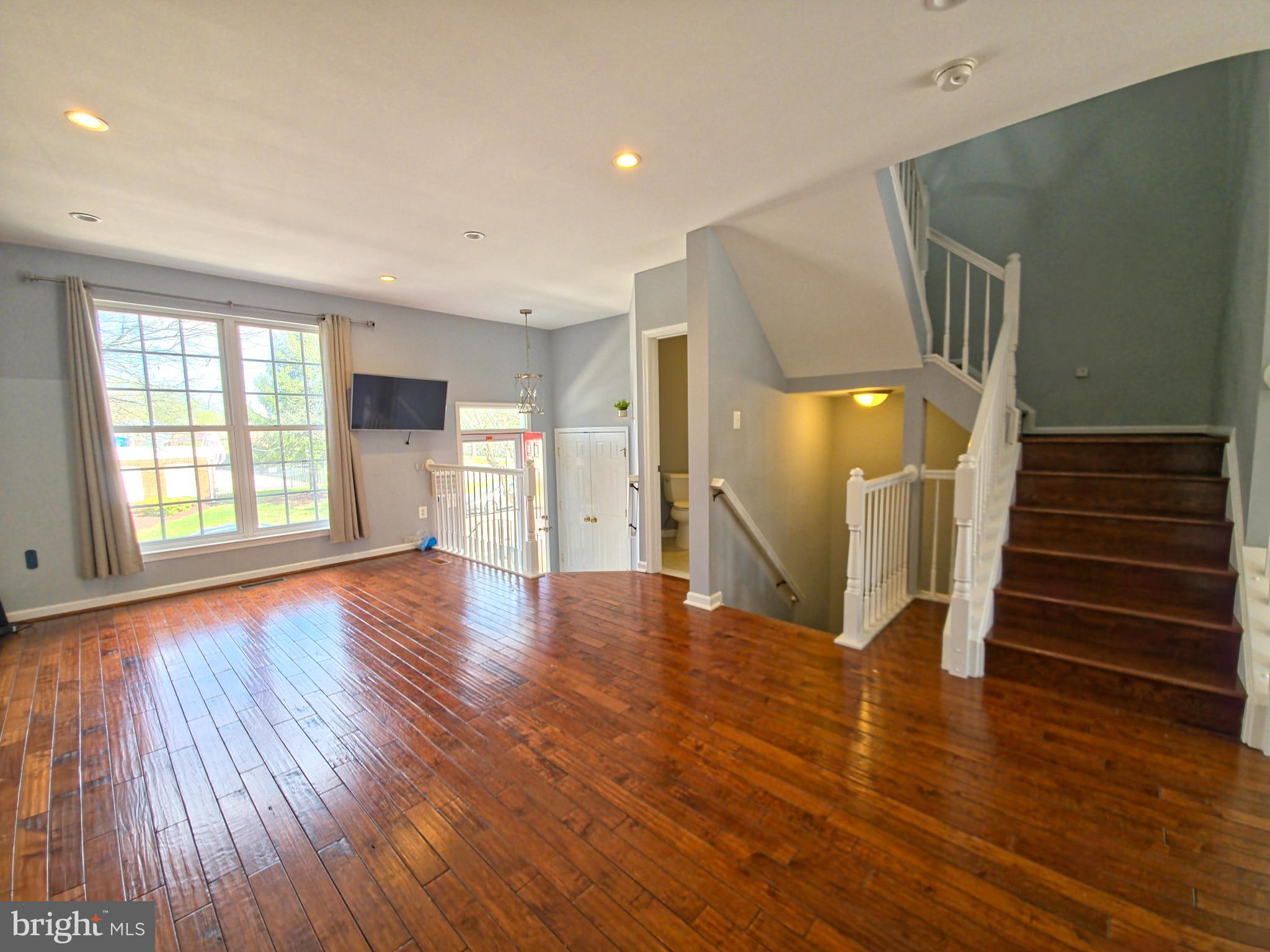SOUTH RIDING - Residential