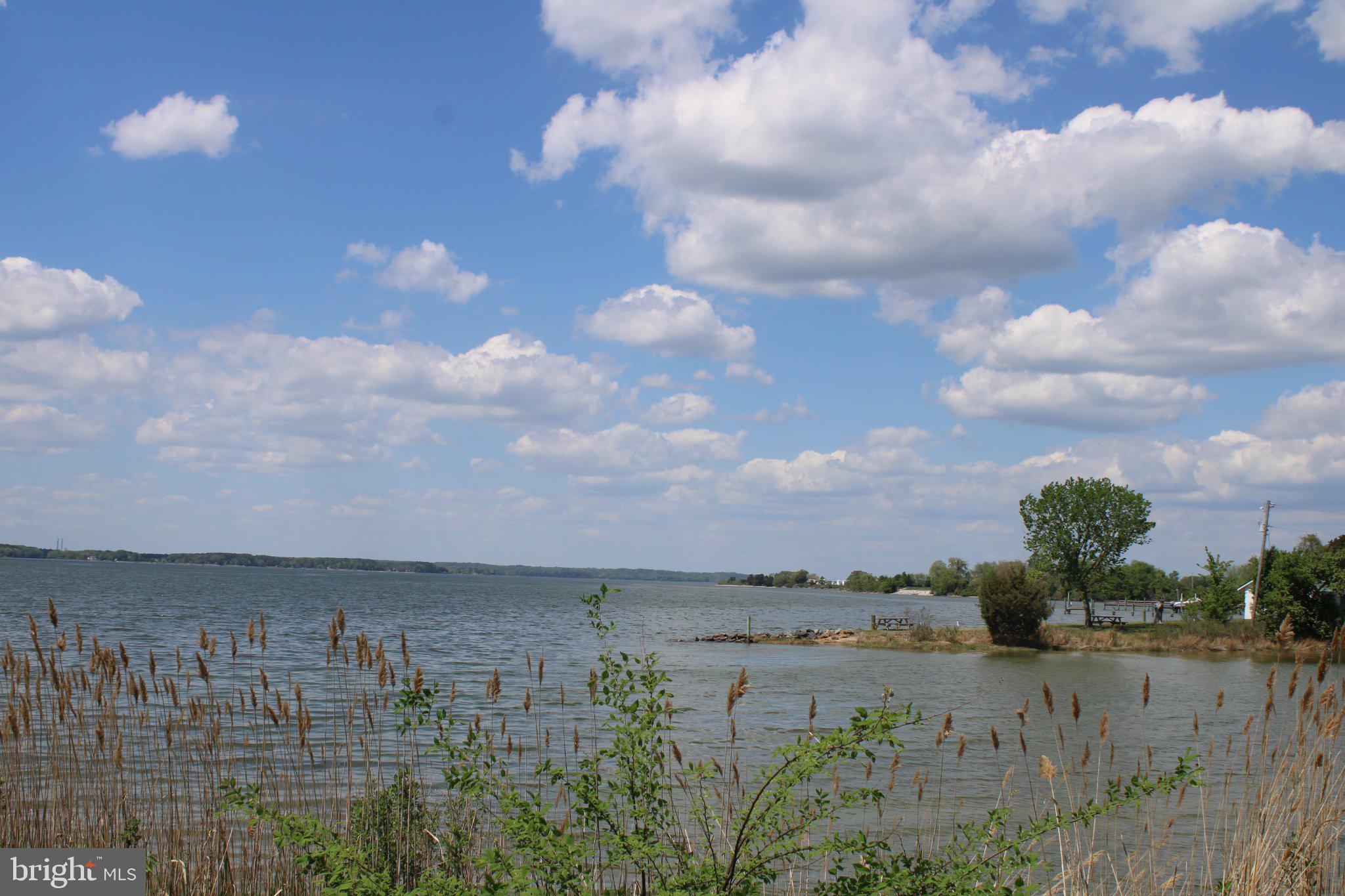 LONGVIEW BEACH - Residential