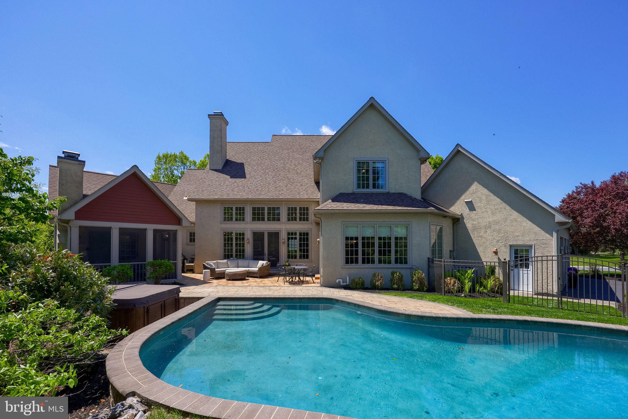 WELLESLEY MANOR - Residential