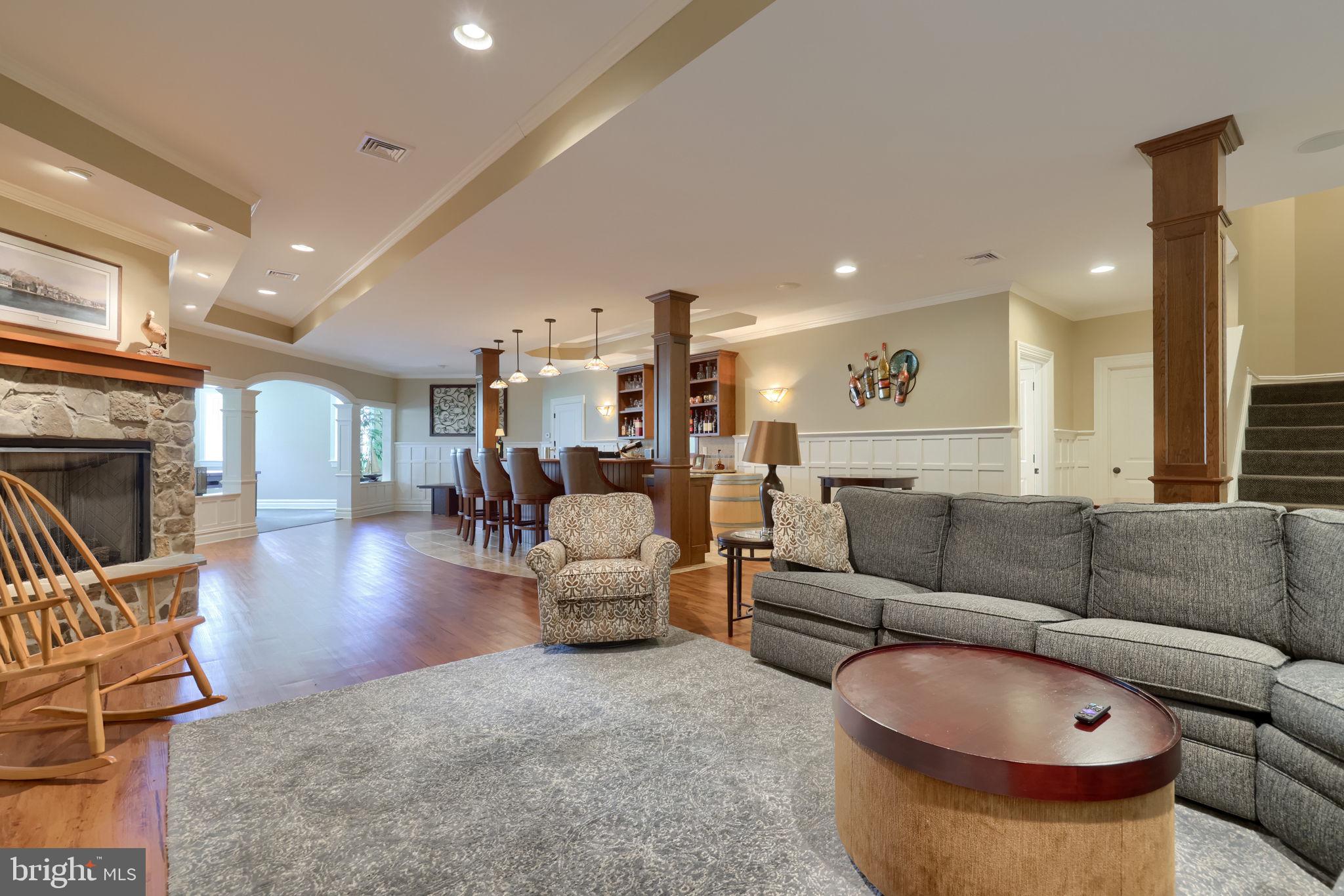 WELLESLEY MANOR - Residential