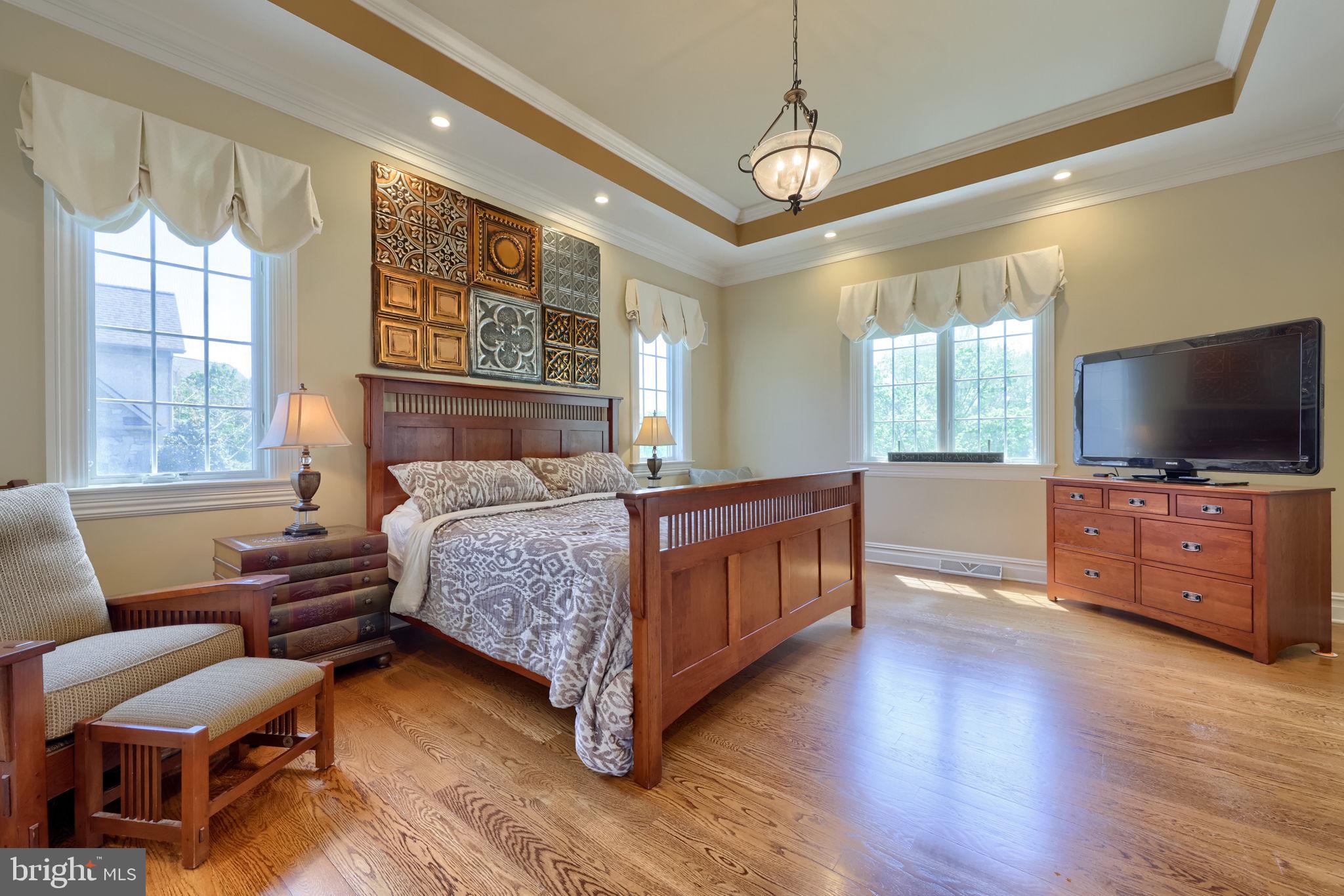 WELLESLEY MANOR - Residential