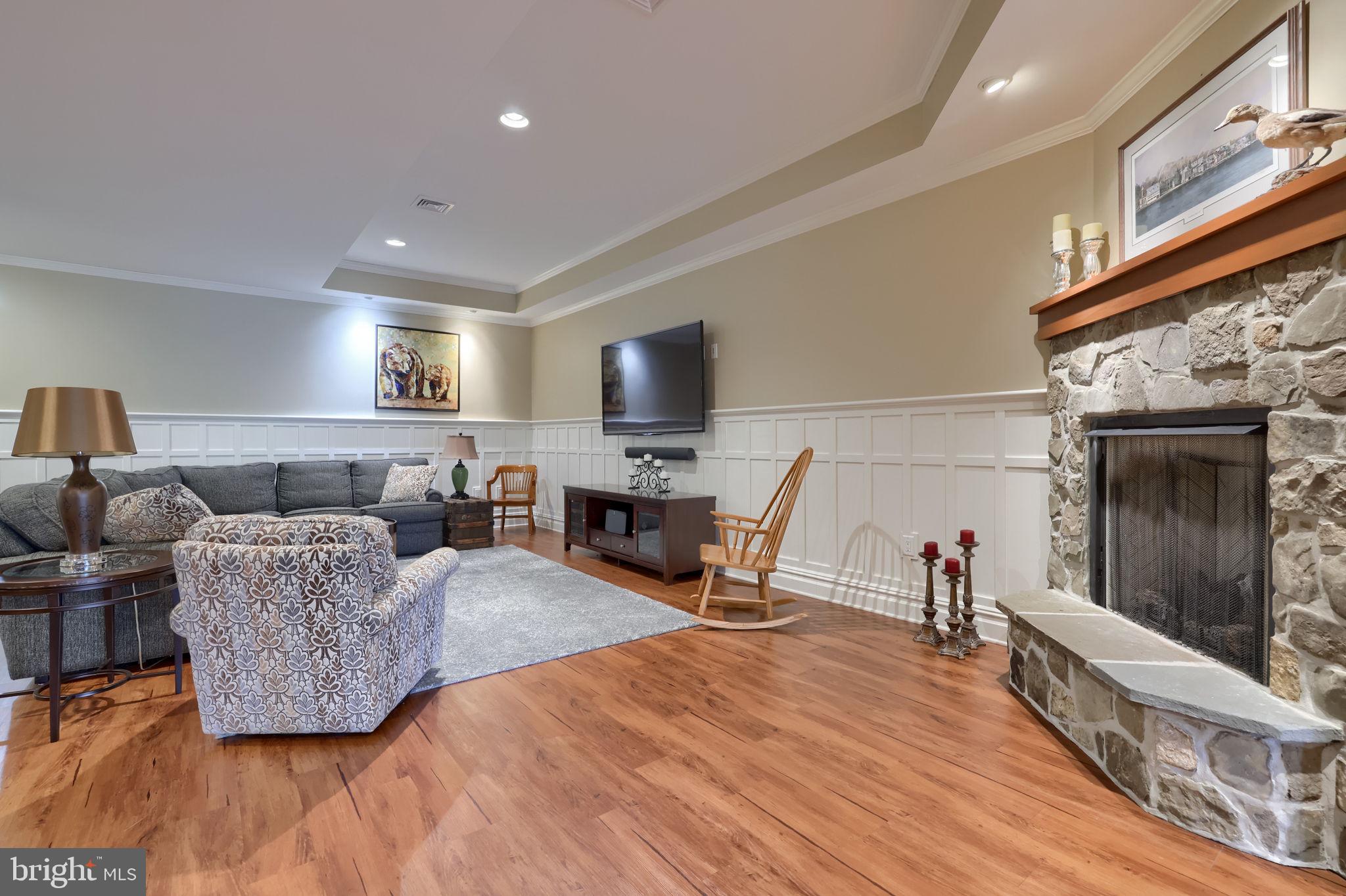 WELLESLEY MANOR - Residential