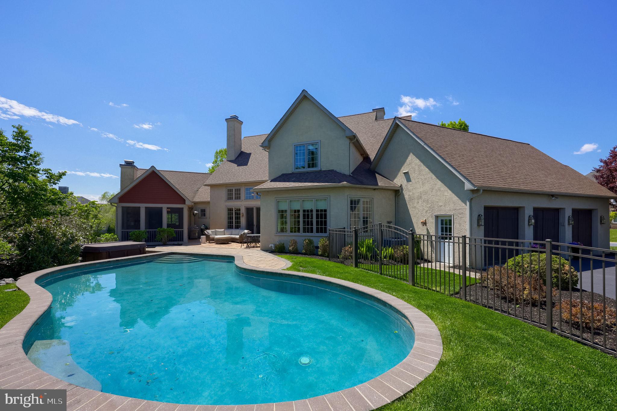 WELLESLEY MANOR - Residential