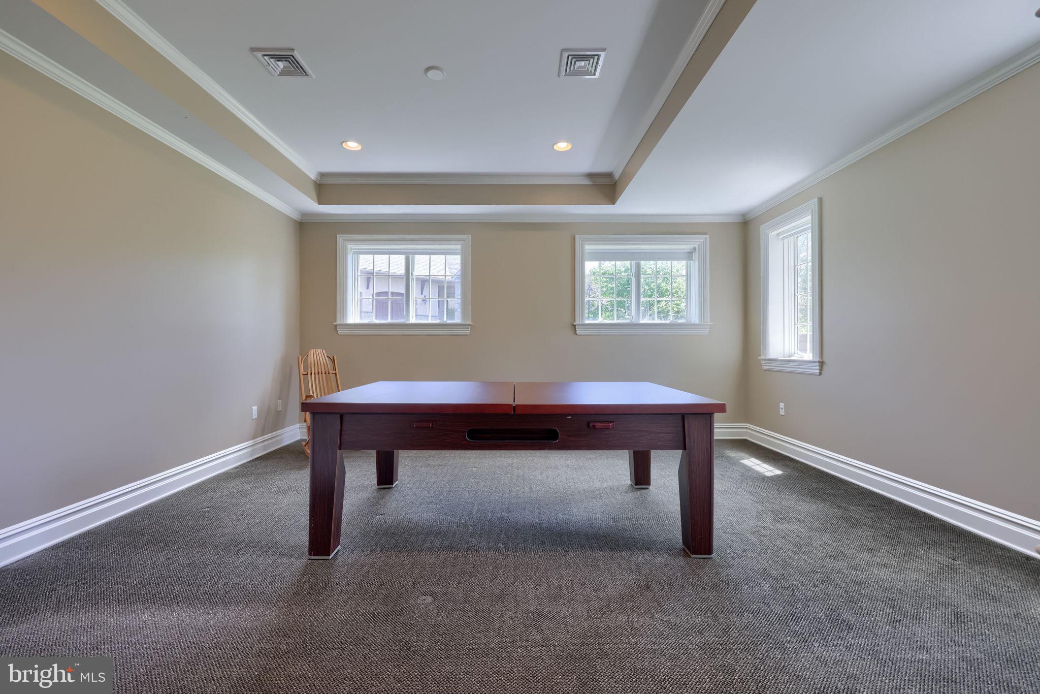WELLESLEY MANOR - Residential