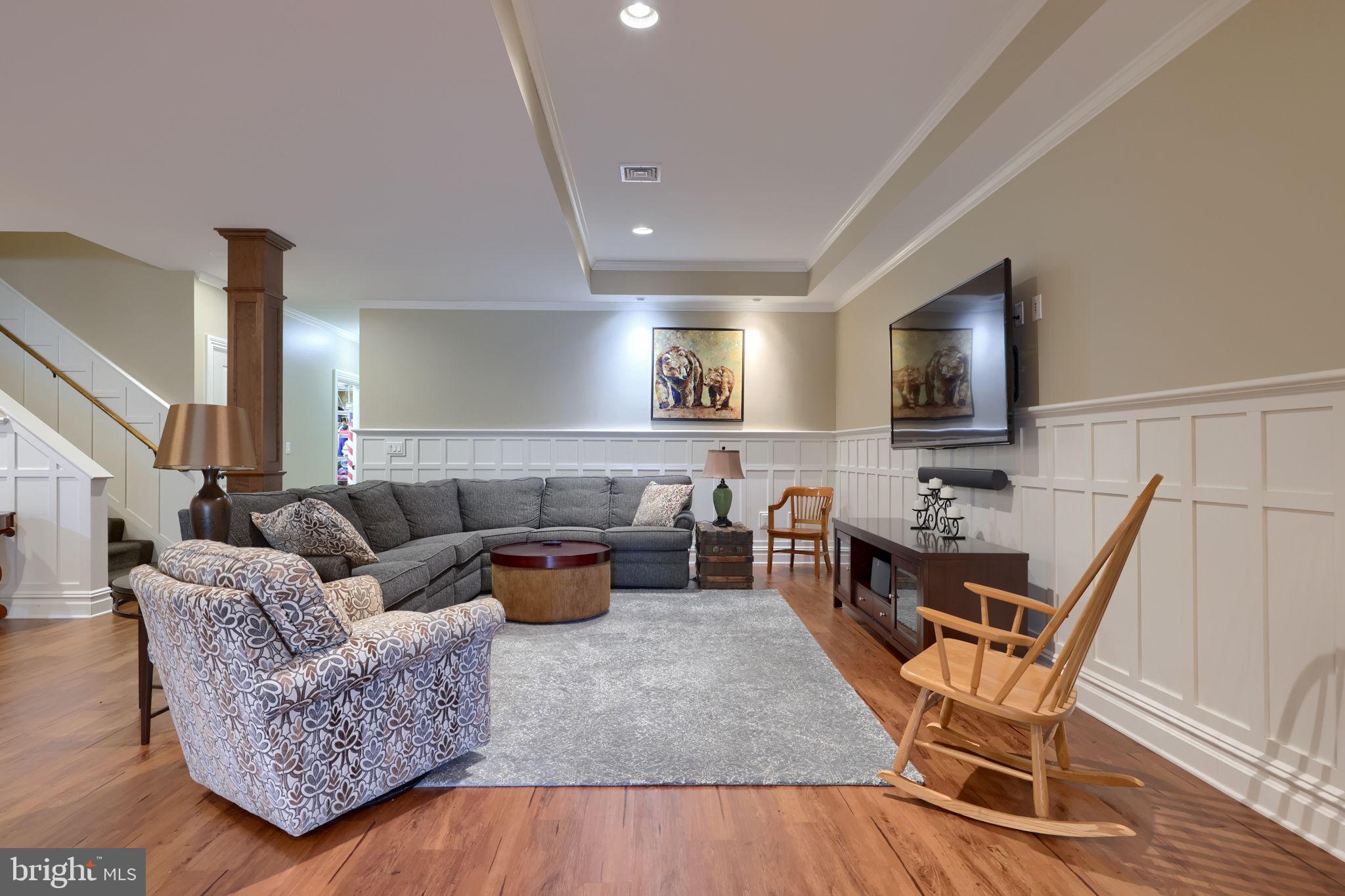 WELLESLEY MANOR - Residential