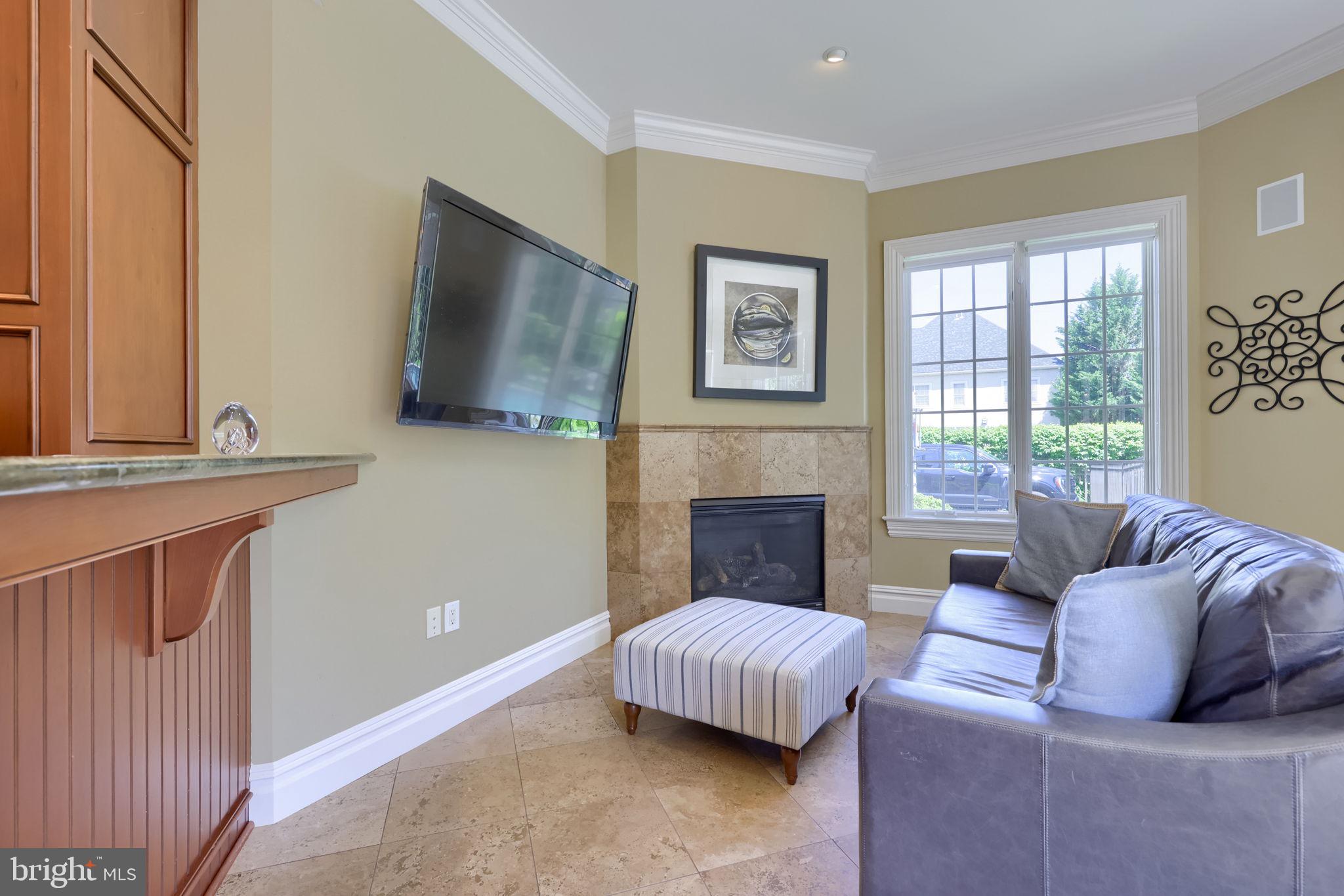 WELLESLEY MANOR - Residential