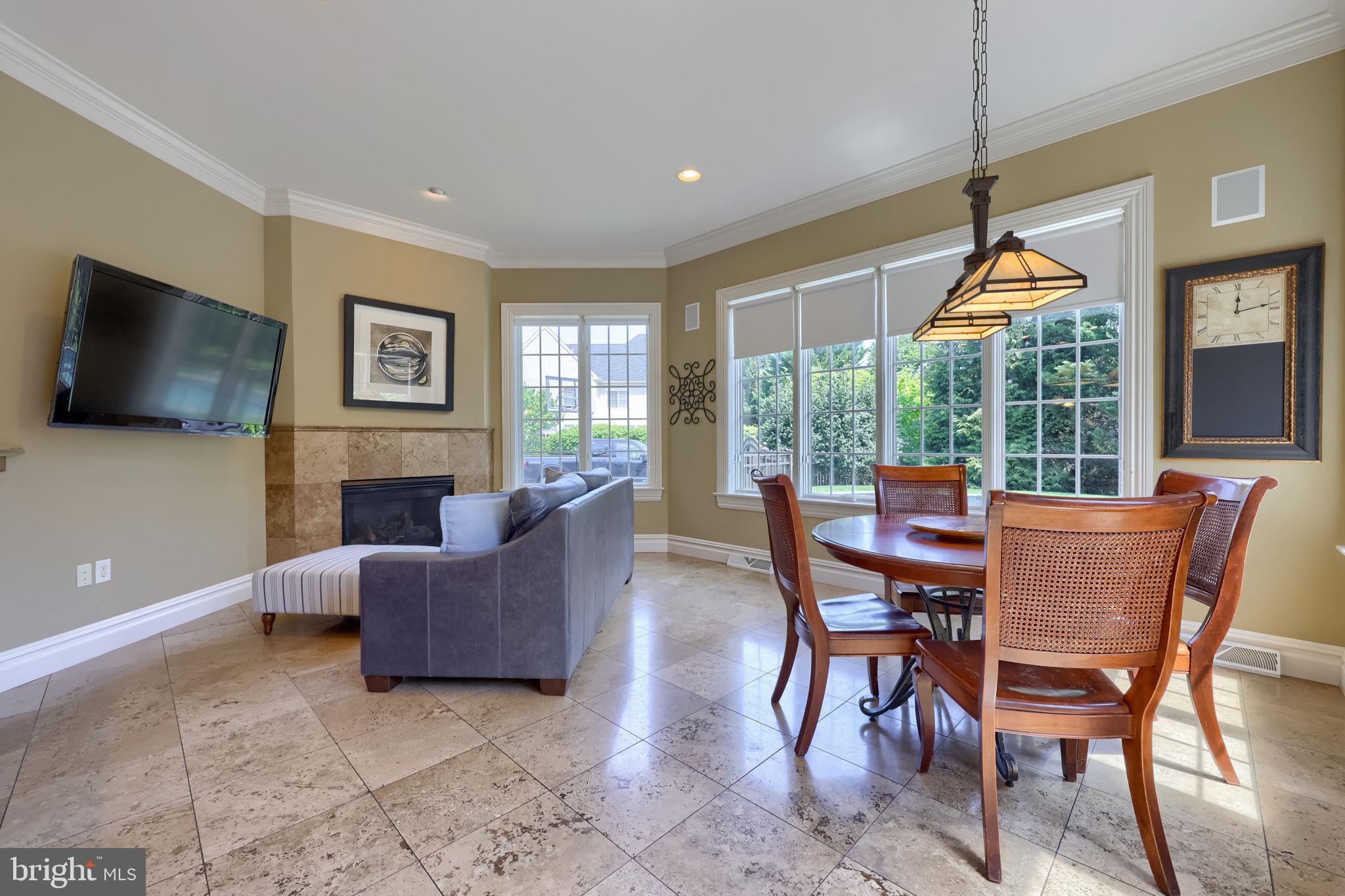 WELLESLEY MANOR - Residential