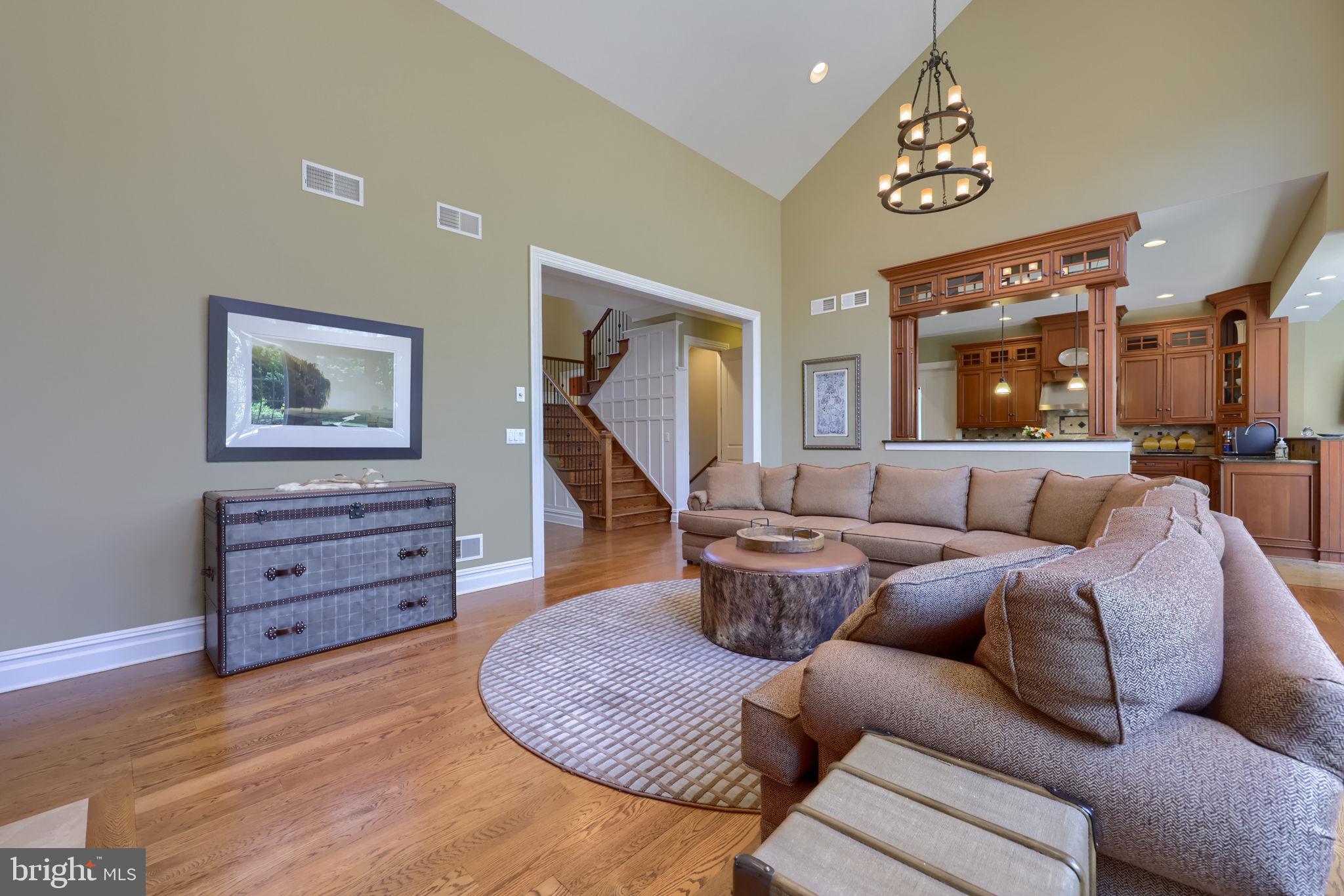 WELLESLEY MANOR - Residential