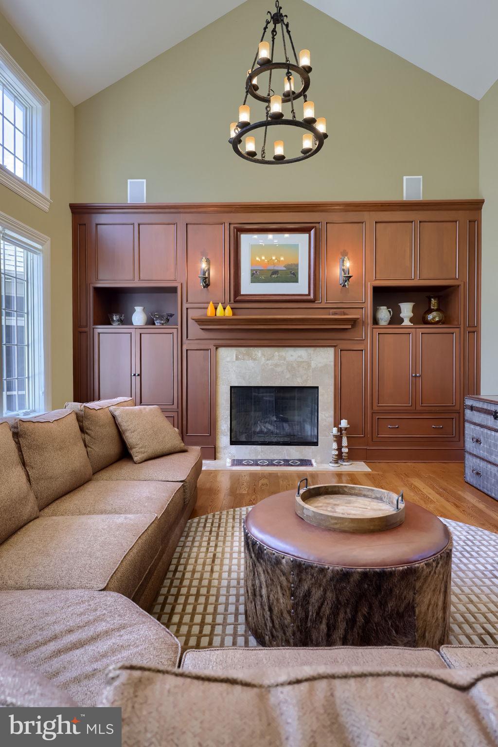 WELLESLEY MANOR - Residential
