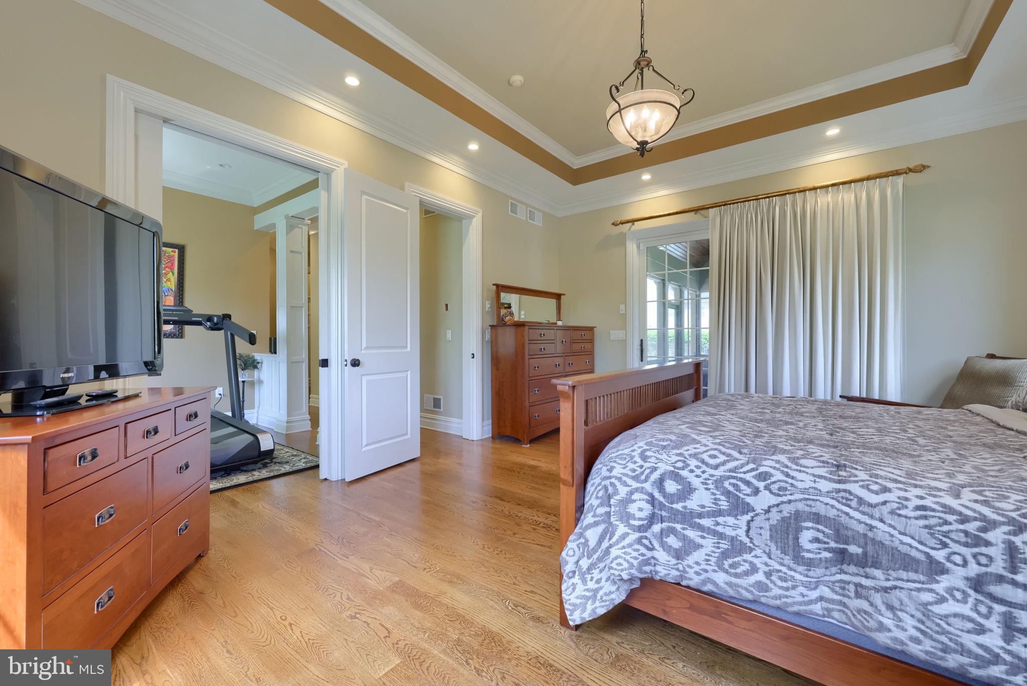 WELLESLEY MANOR - Residential