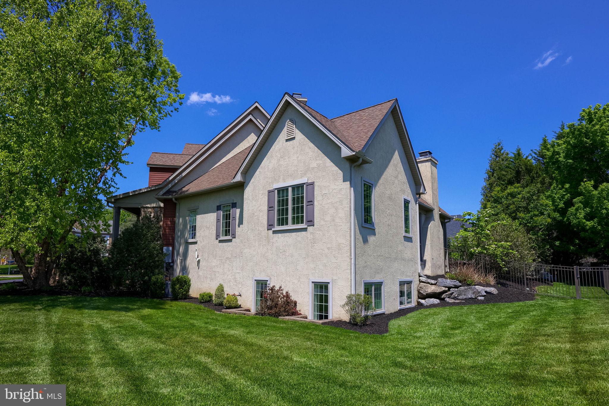 WELLESLEY MANOR - Residential