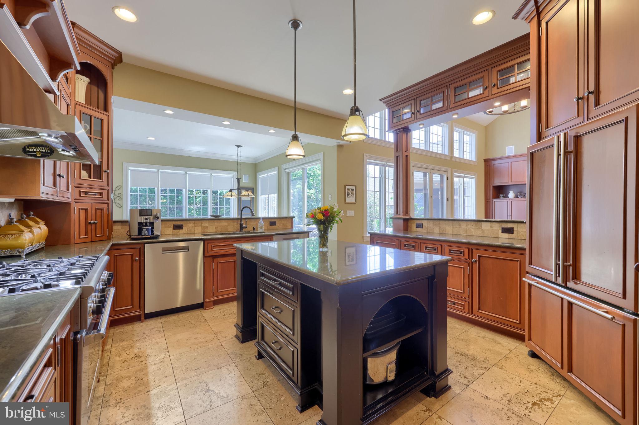 WELLESLEY MANOR - Residential