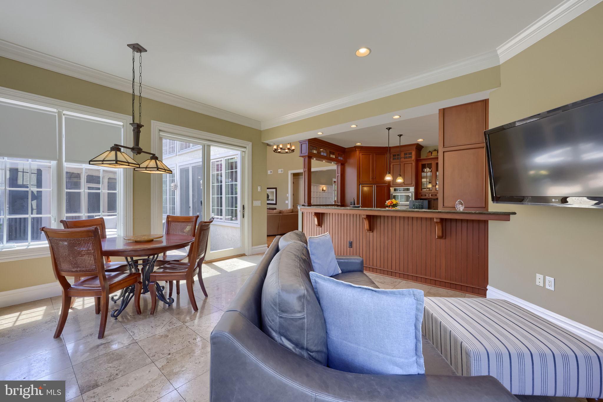 WELLESLEY MANOR - Residential