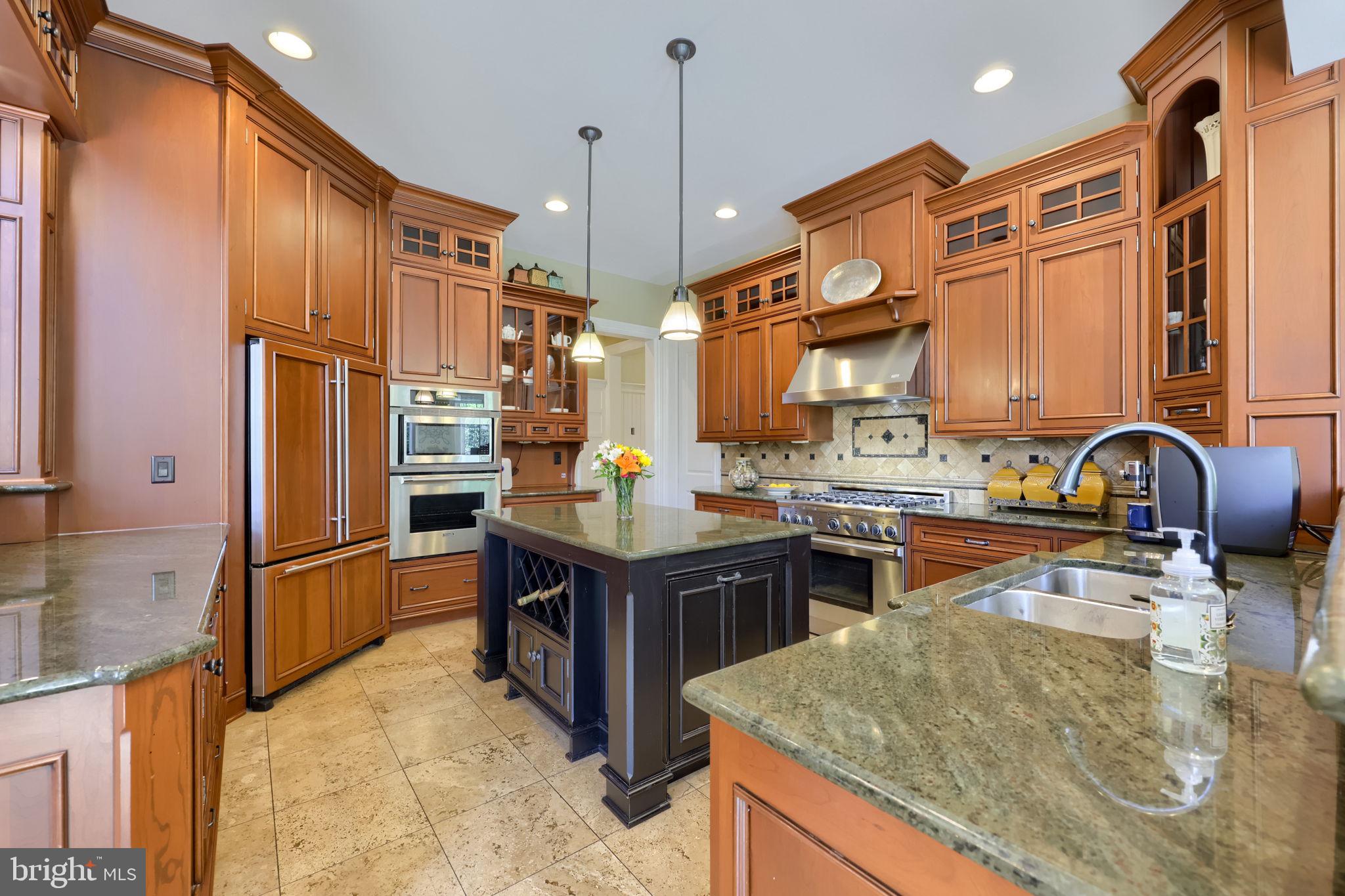 WELLESLEY MANOR - Residential