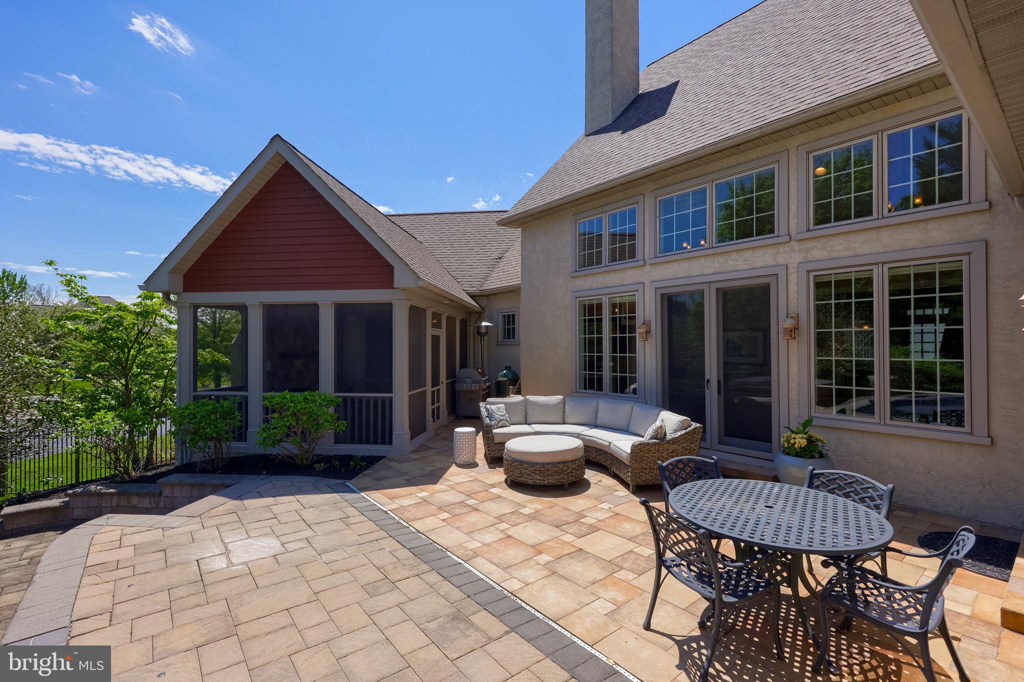 WELLESLEY MANOR - Residential