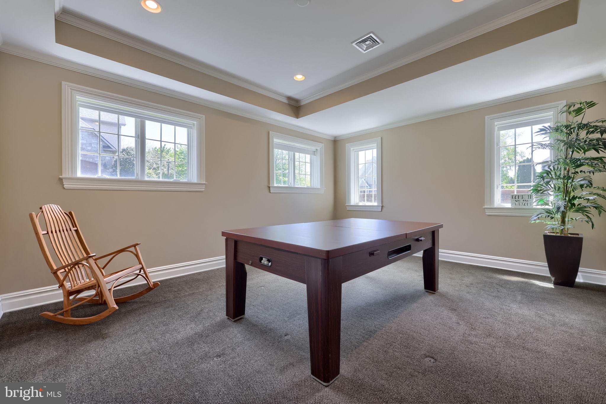 WELLESLEY MANOR - Residential