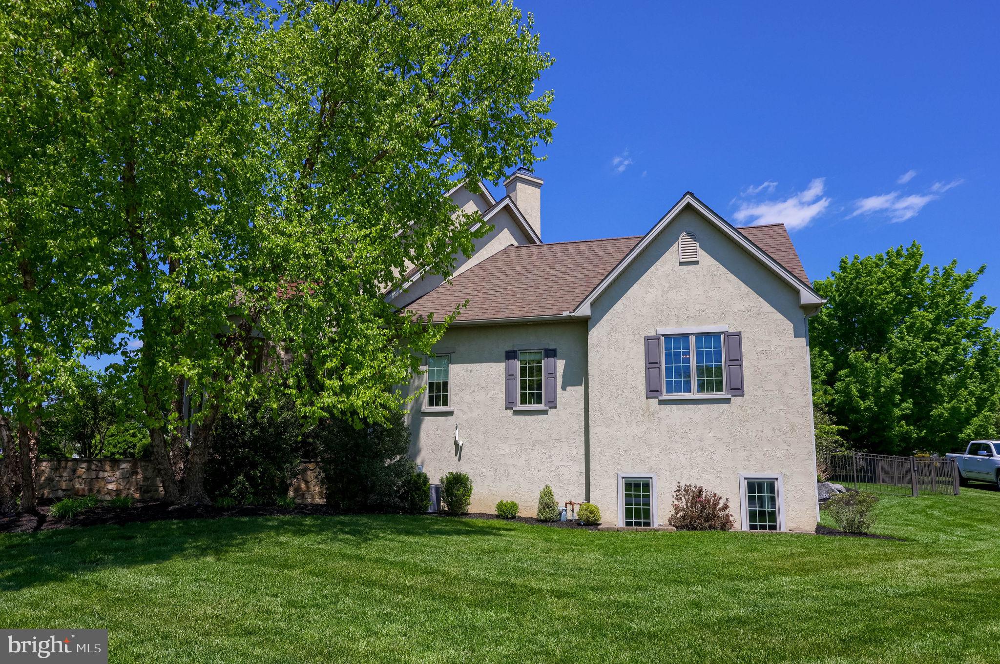 WELLESLEY MANOR - Residential