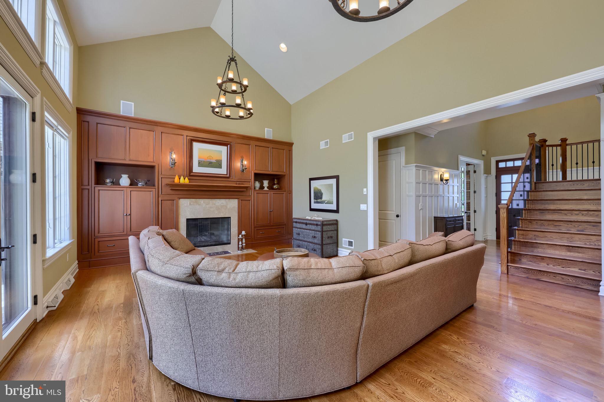 WELLESLEY MANOR - Residential