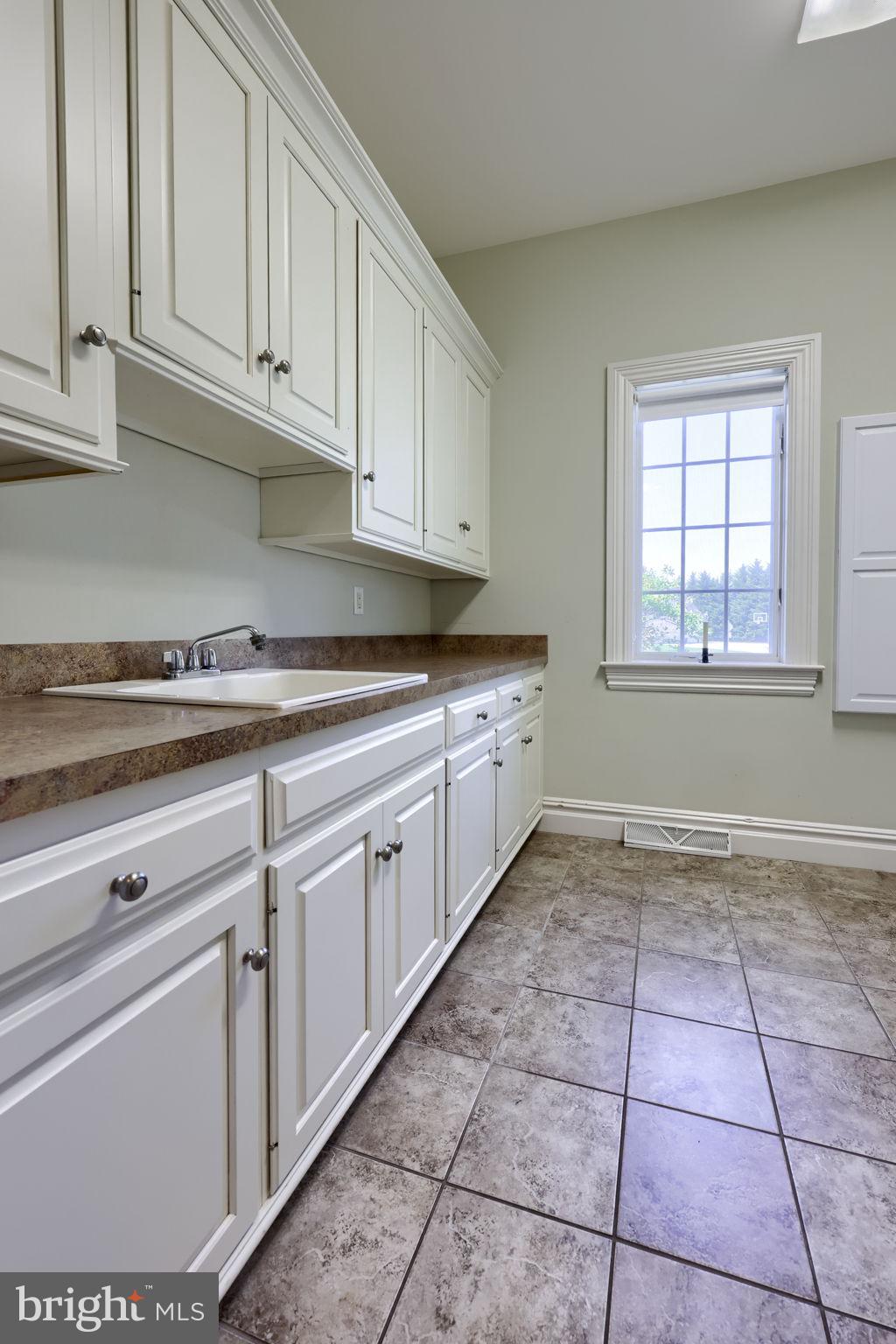 WELLESLEY MANOR - Residential