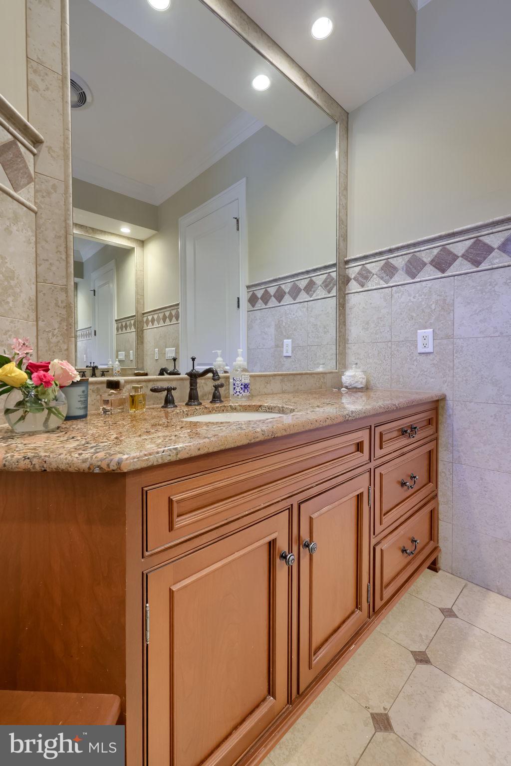WELLESLEY MANOR - Residential