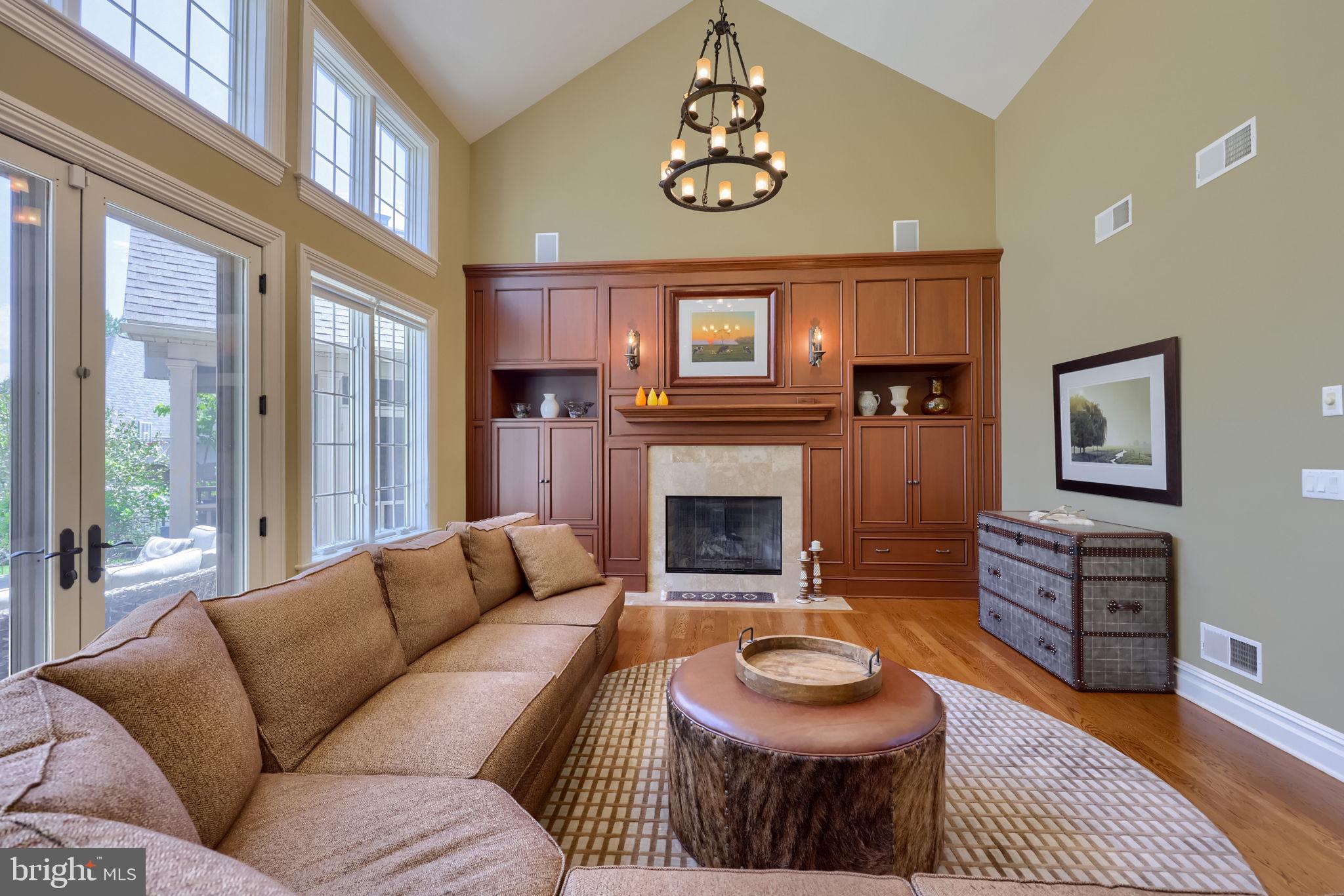 WELLESLEY MANOR - Residential