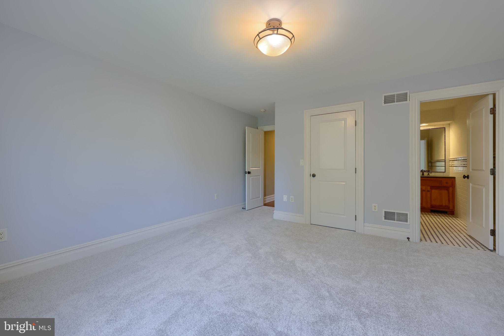 WELLESLEY MANOR - Residential