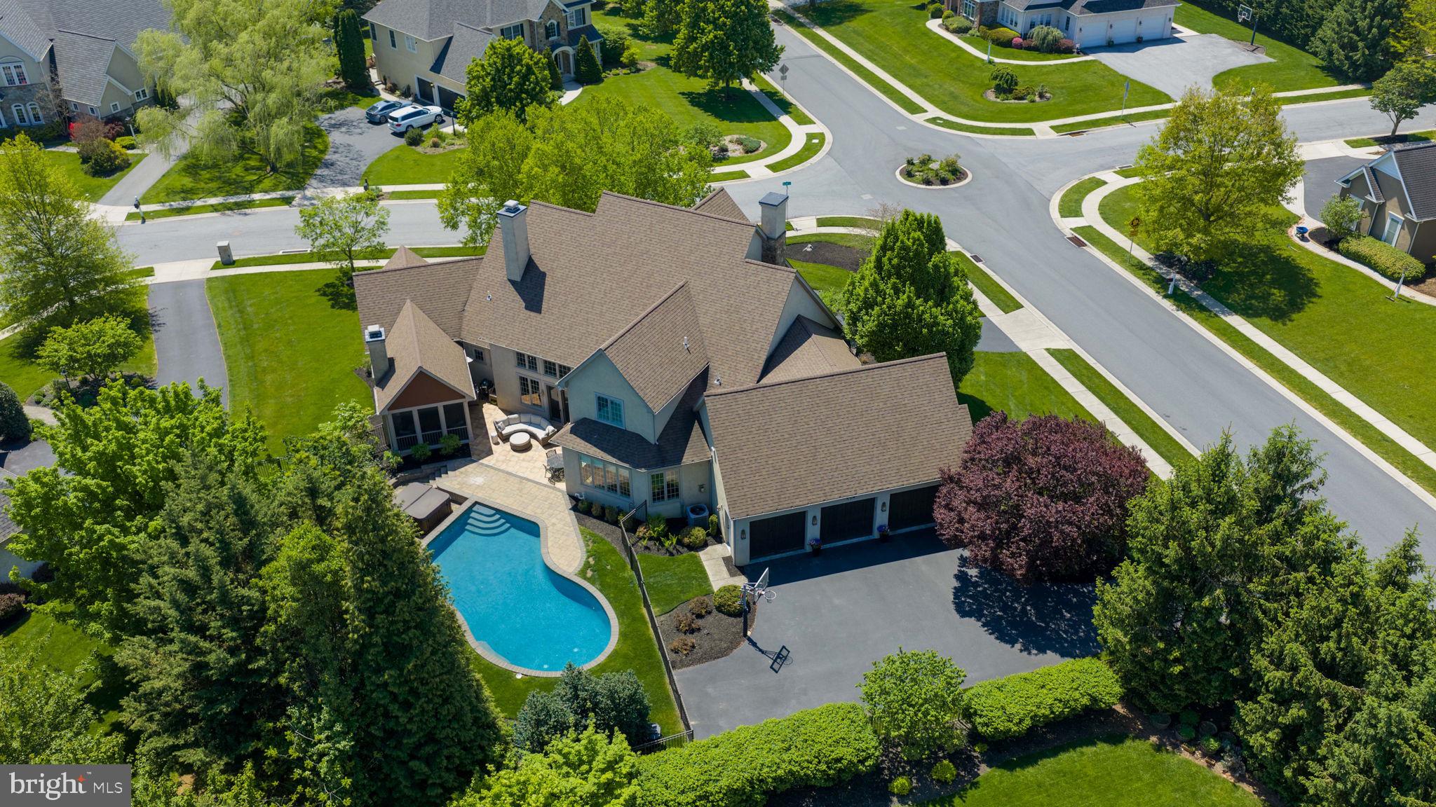WELLESLEY MANOR - Residential